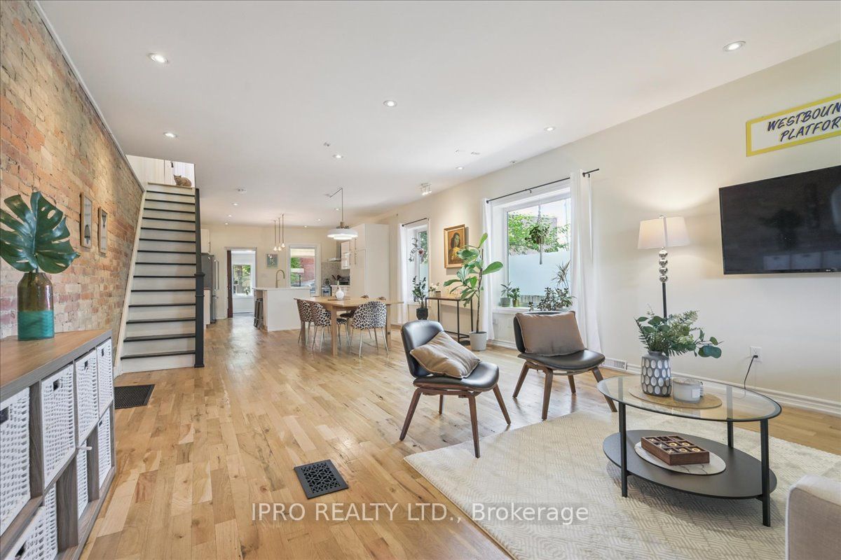 2043 Davenport Road Property Photo 1