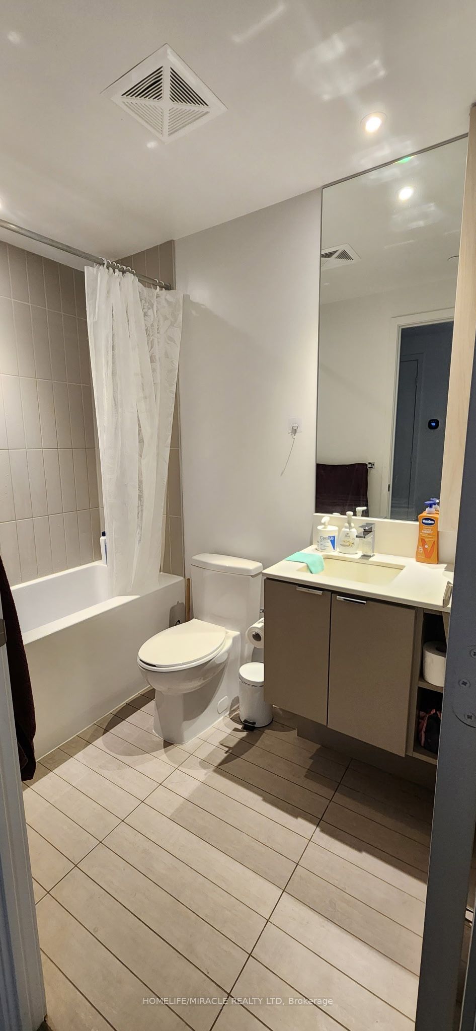 #2812 - 3883 Quartz Road Property Photo 4