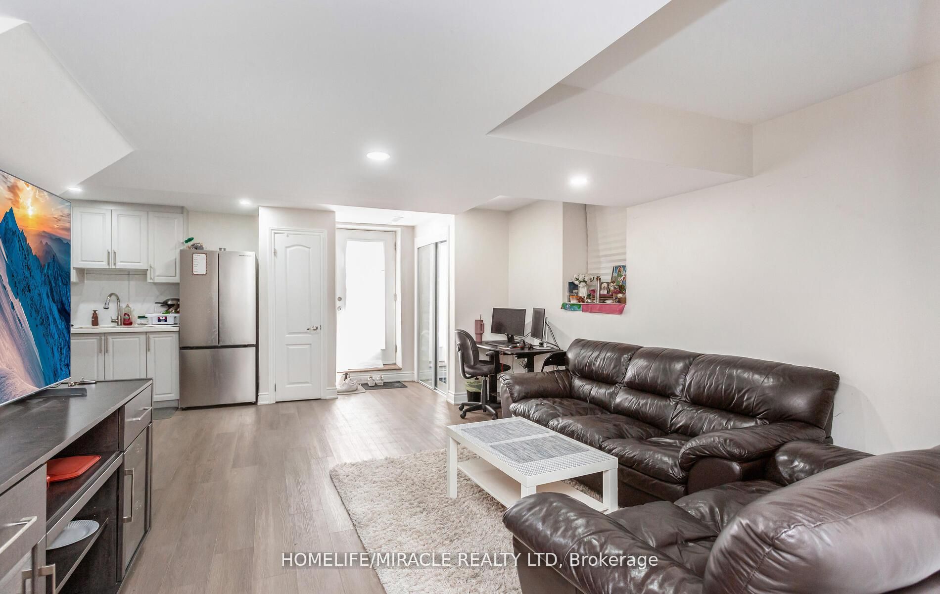 10 Elverton Crescent Property Photo 44