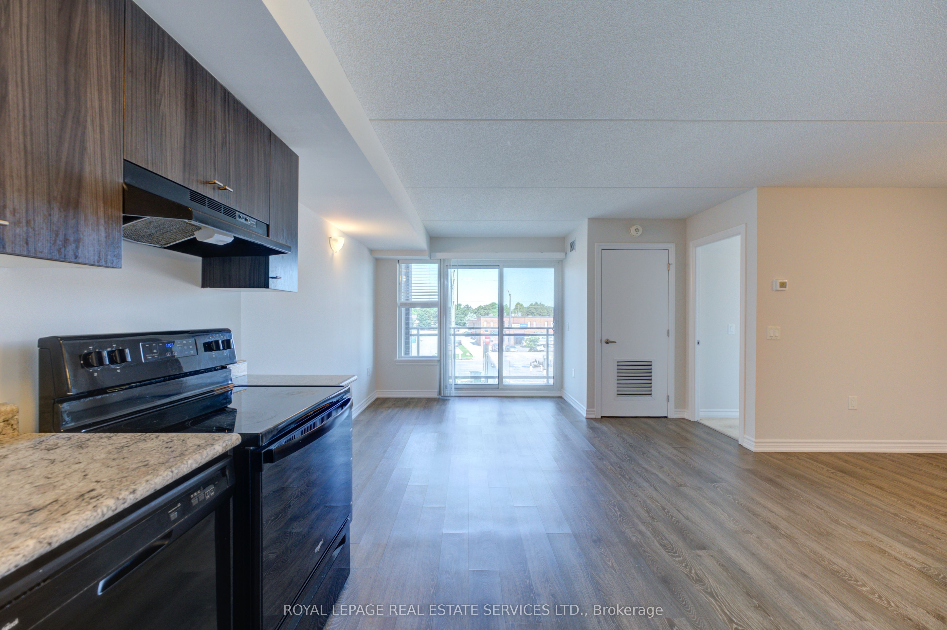 #301 - 716 Main Street Property Photo 5