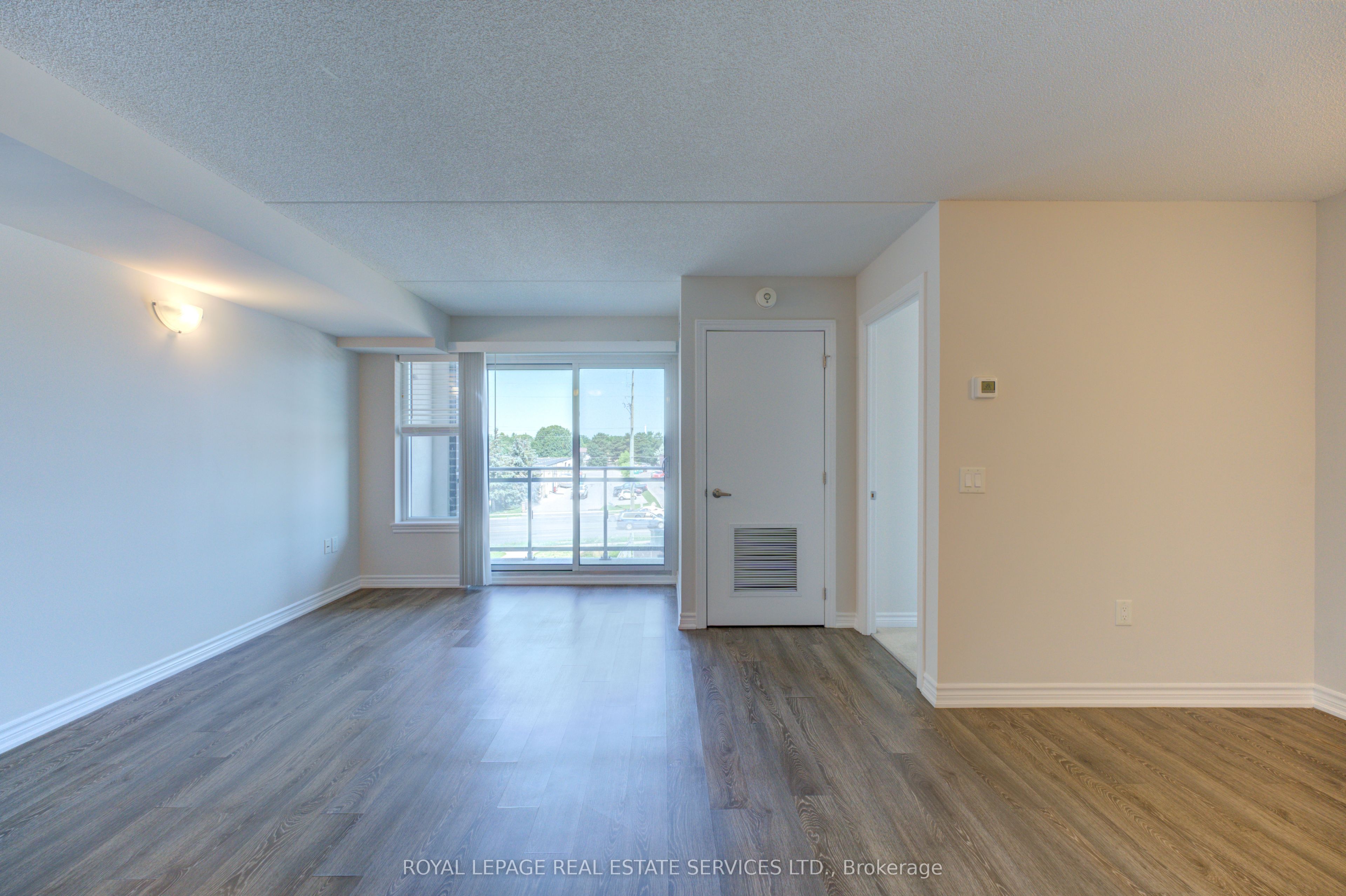 #301 - 716 Main Street Property Photo 6