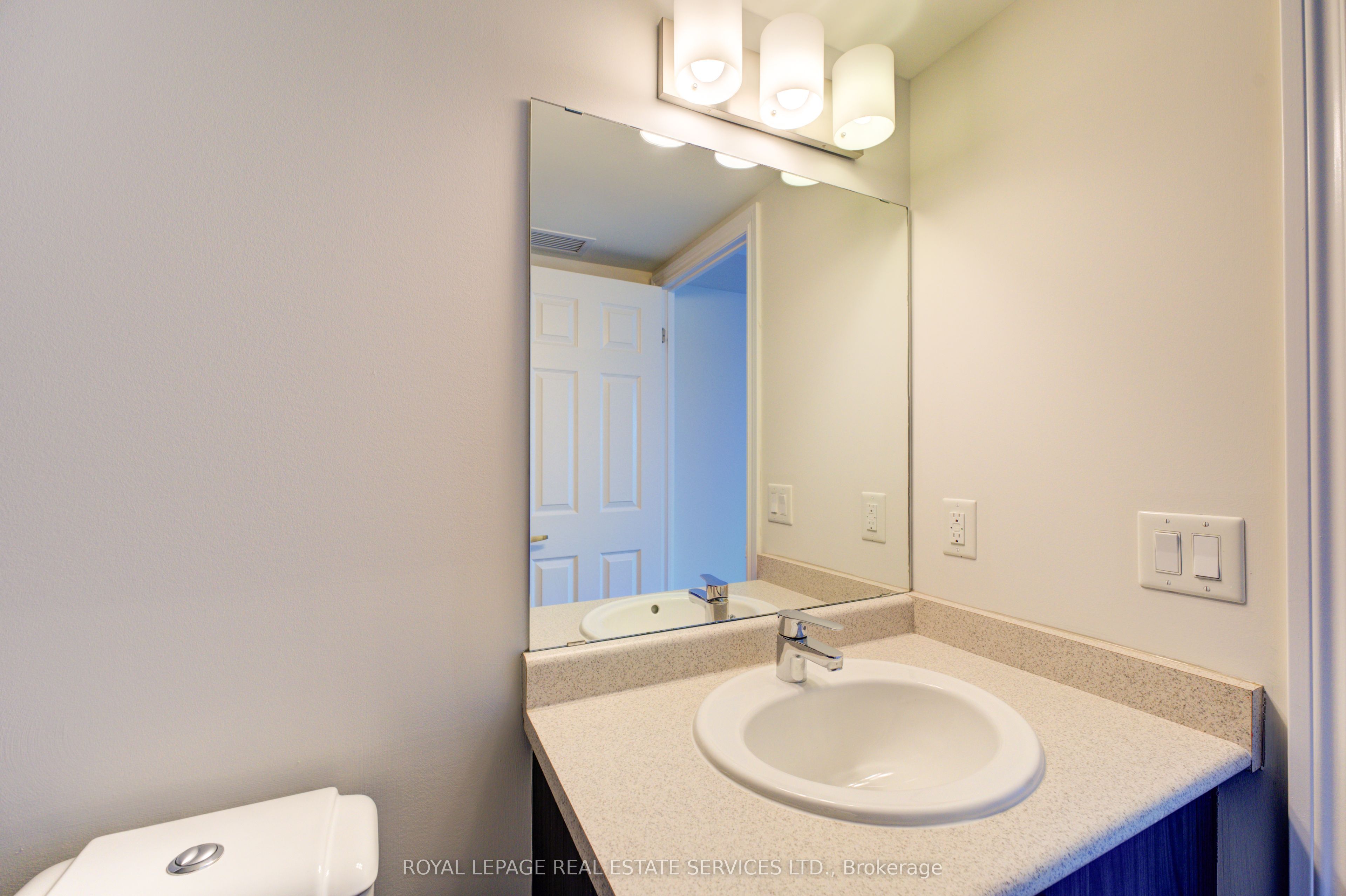 #301 - 716 Main Street Property Photo 17