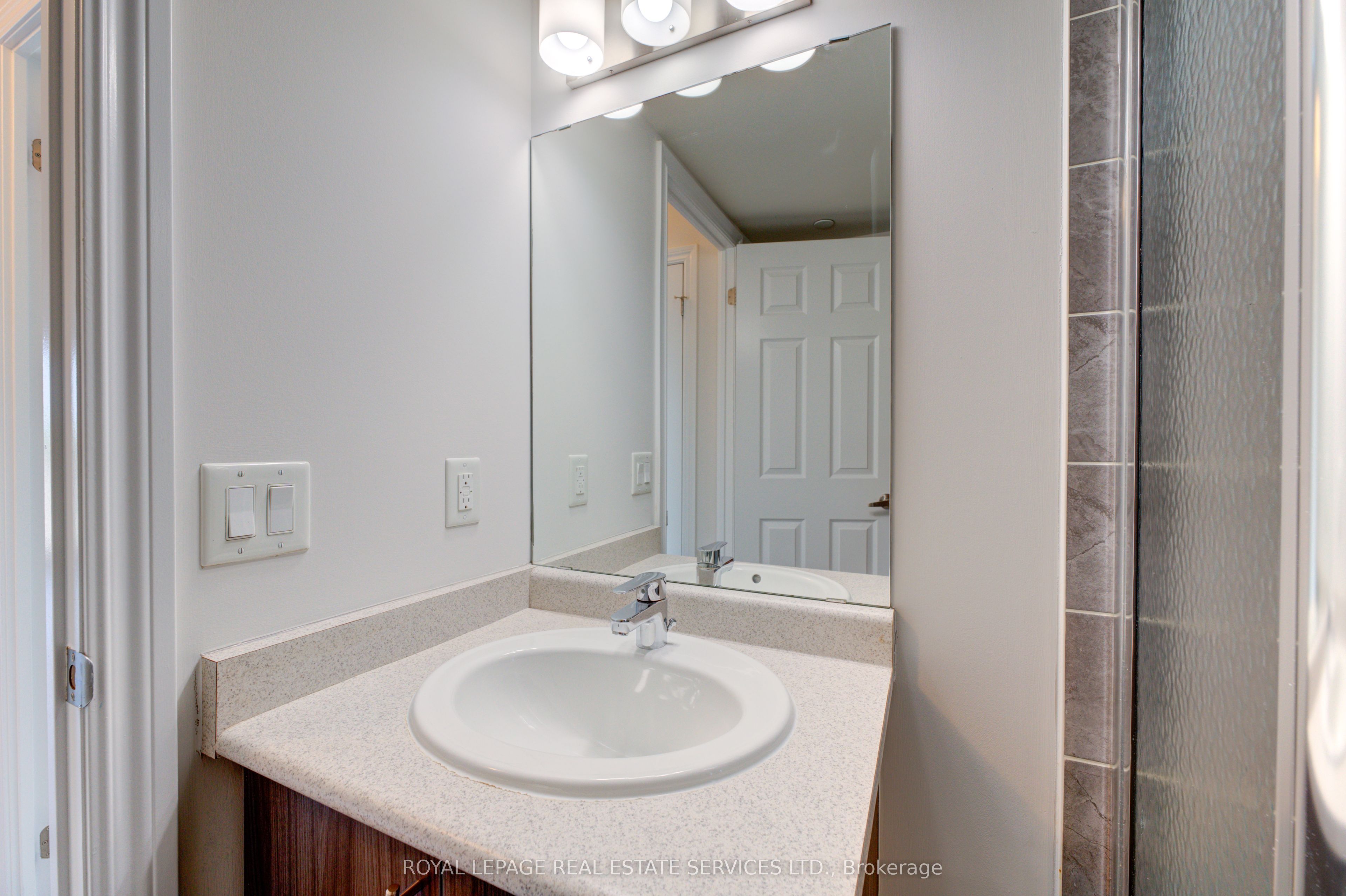 #301 - 716 Main Street Property Photo 21