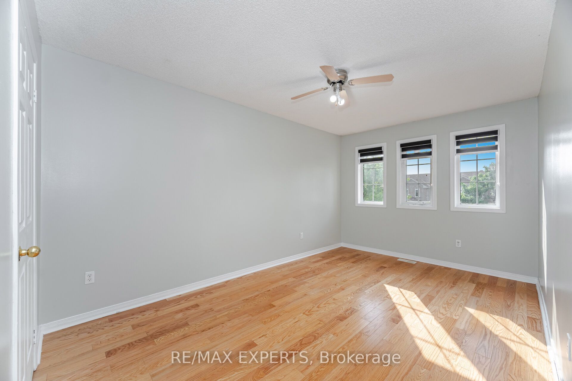 82 Twin Pines Crescent Property Photo 15