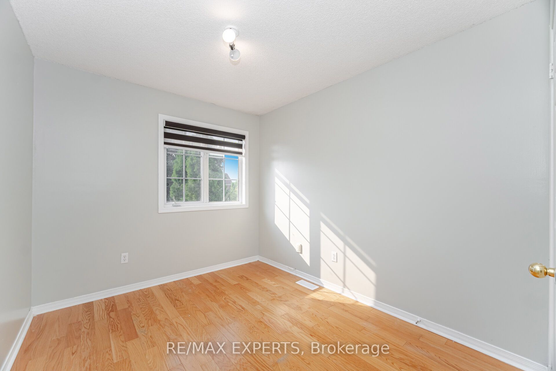82 Twin Pines Crescent Property Photo 17