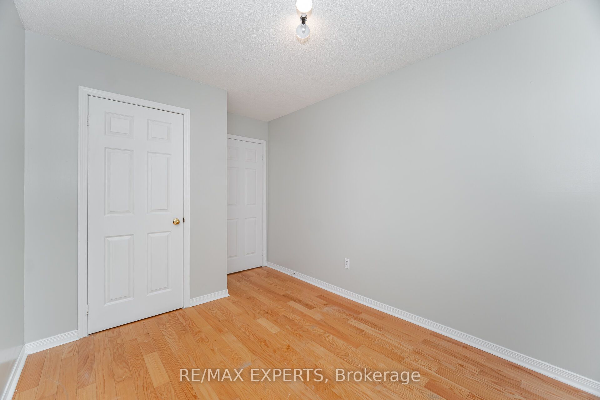 82 Twin Pines Crescent Property Photo 18
