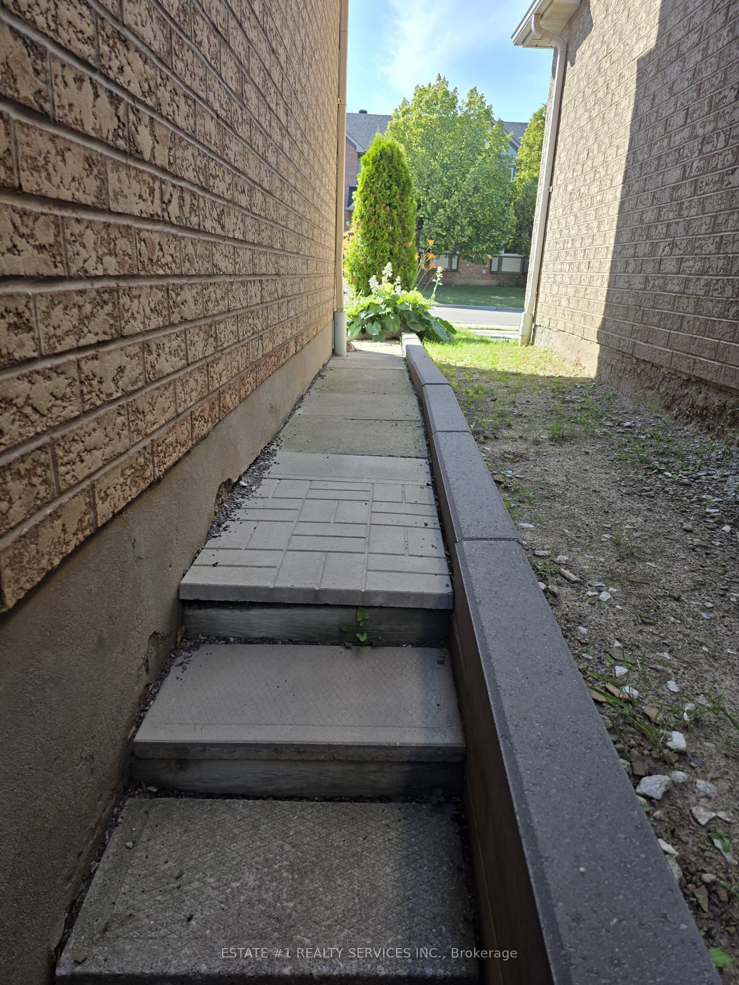 #lower - 552 Ravenstone Court Property Photo 4