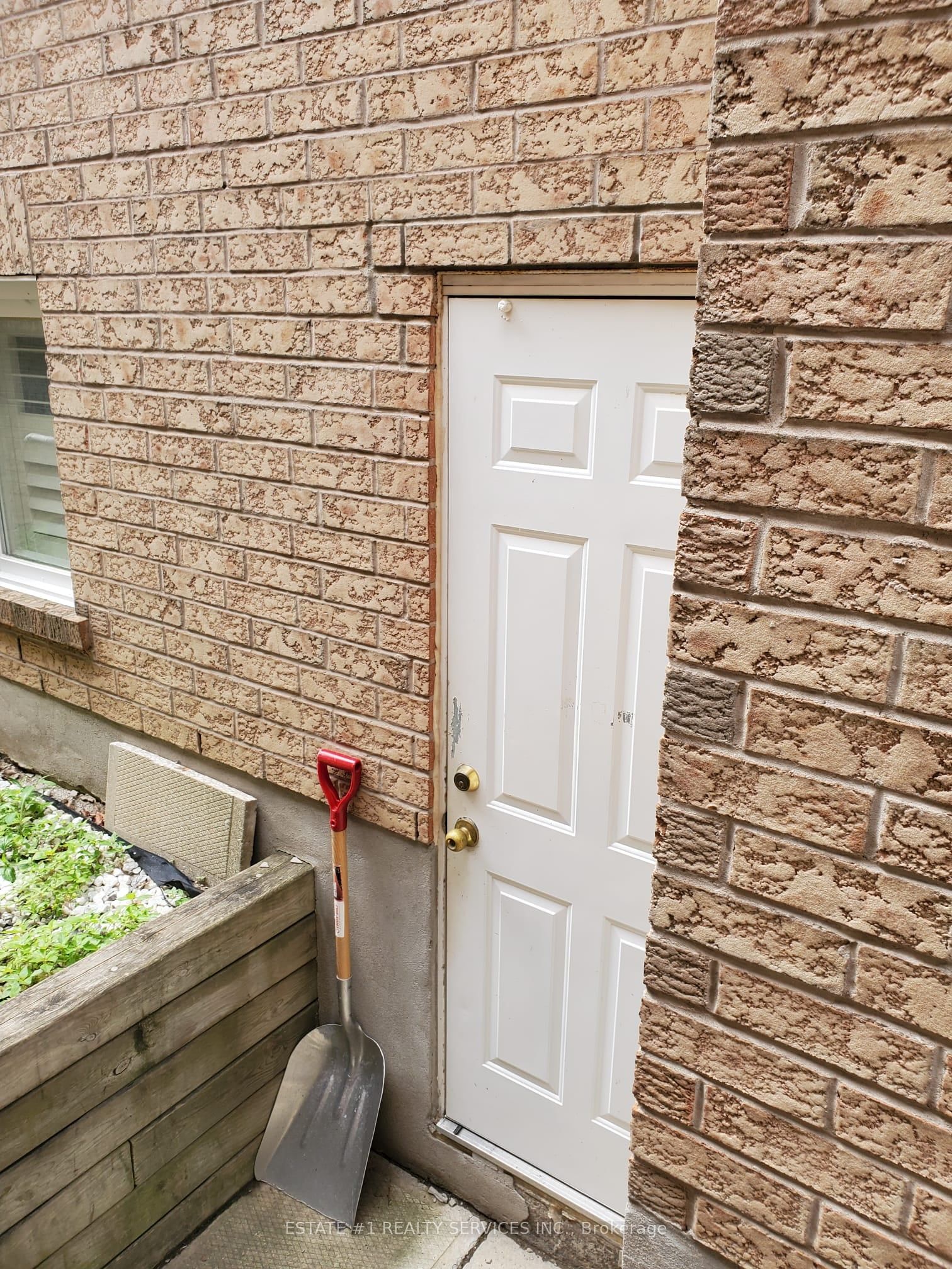 #lower - 552 Ravenstone Court Property Photo 5