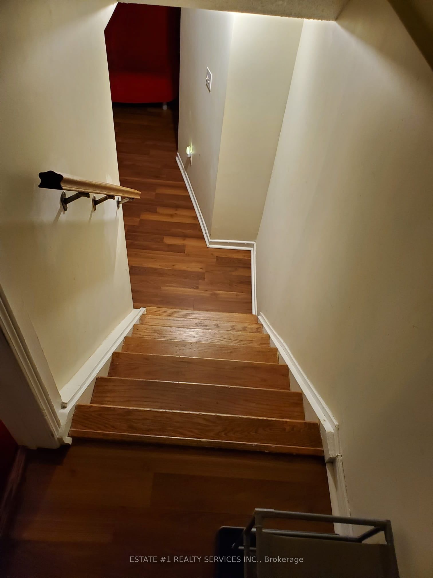 #lower - 552 Ravenstone Court Property Photo 6