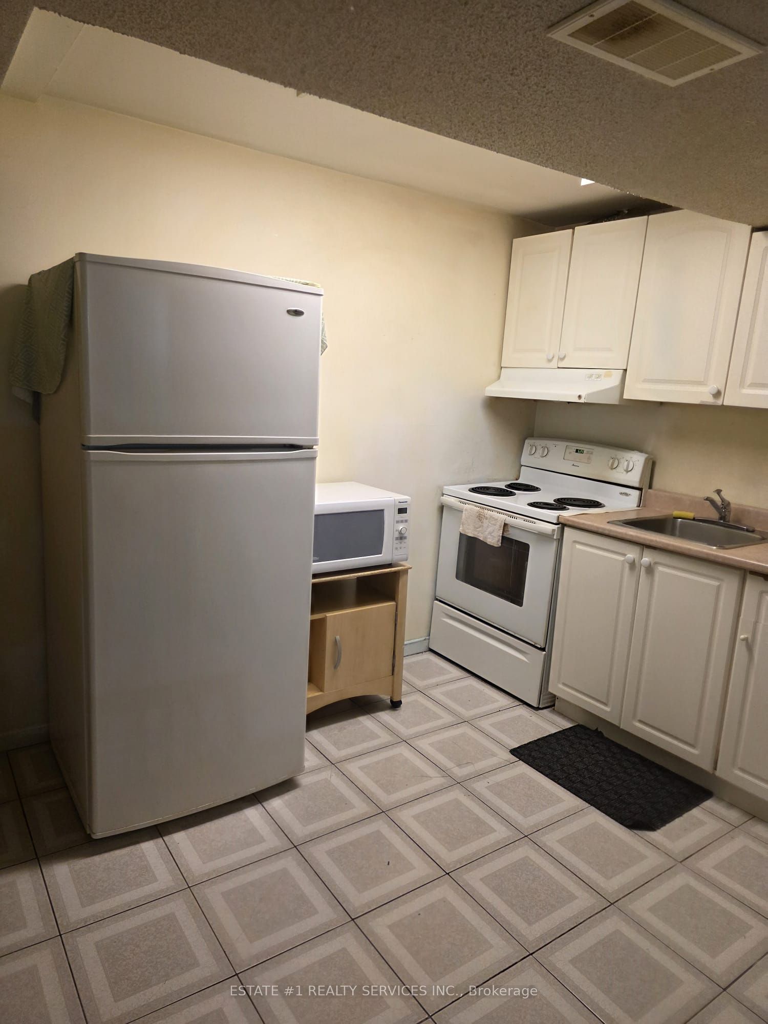 #lower - 552 Ravenstone Court Property Photo 8