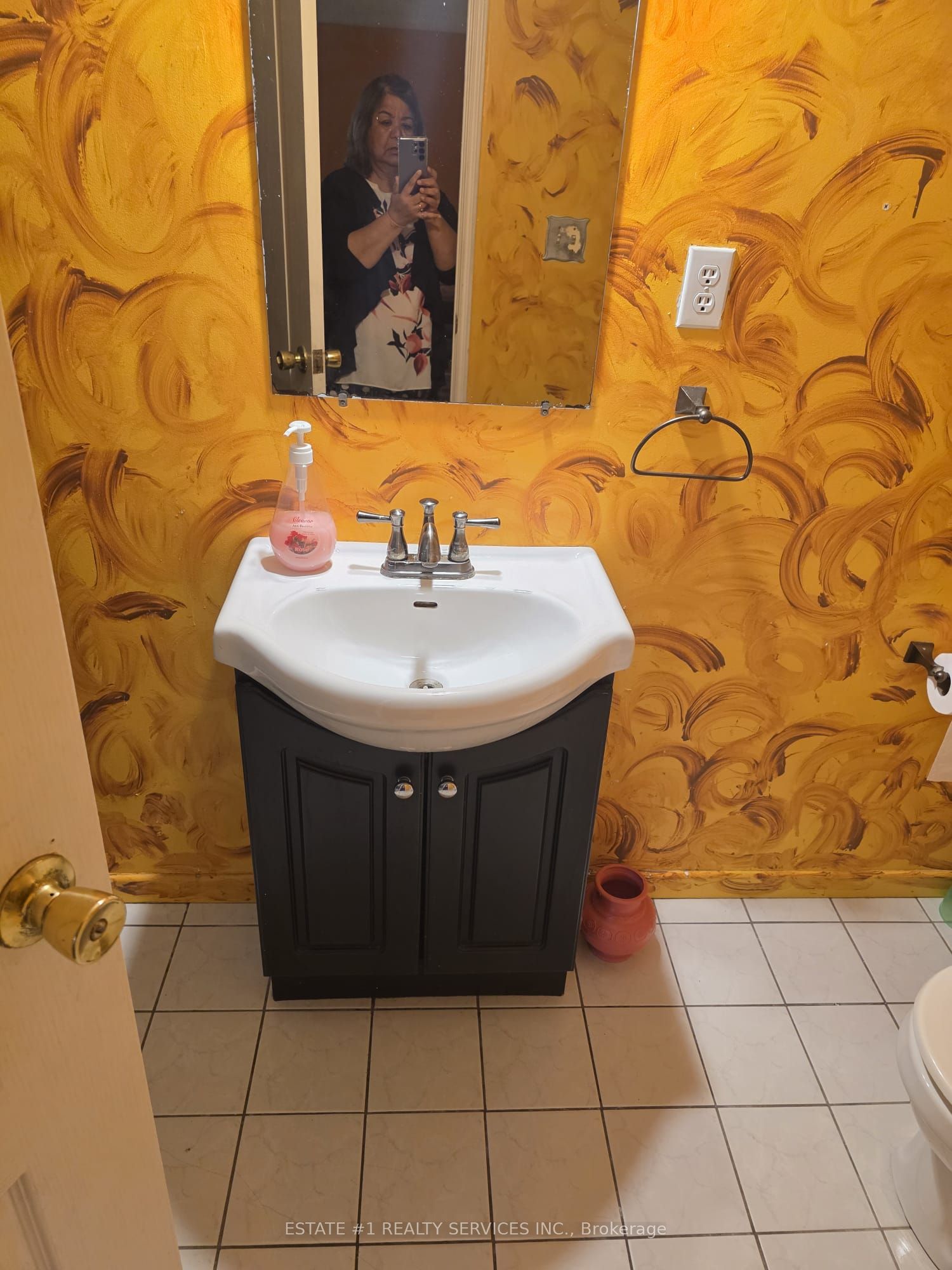 #lower - 552 Ravenstone Court Property Photo 9