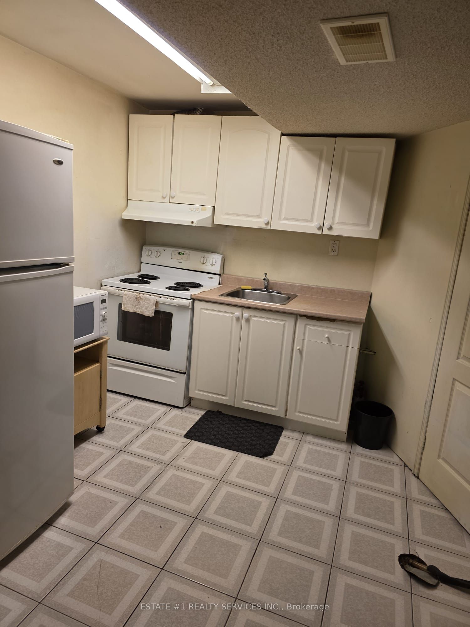 #lower - 552 Ravenstone Court Property Photo 20