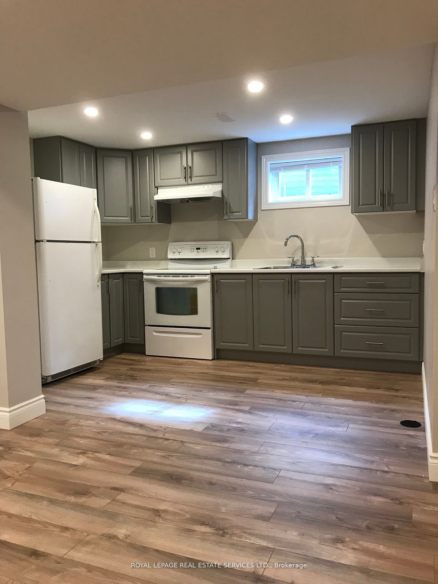 1914 Reiss Court Property Photo 3