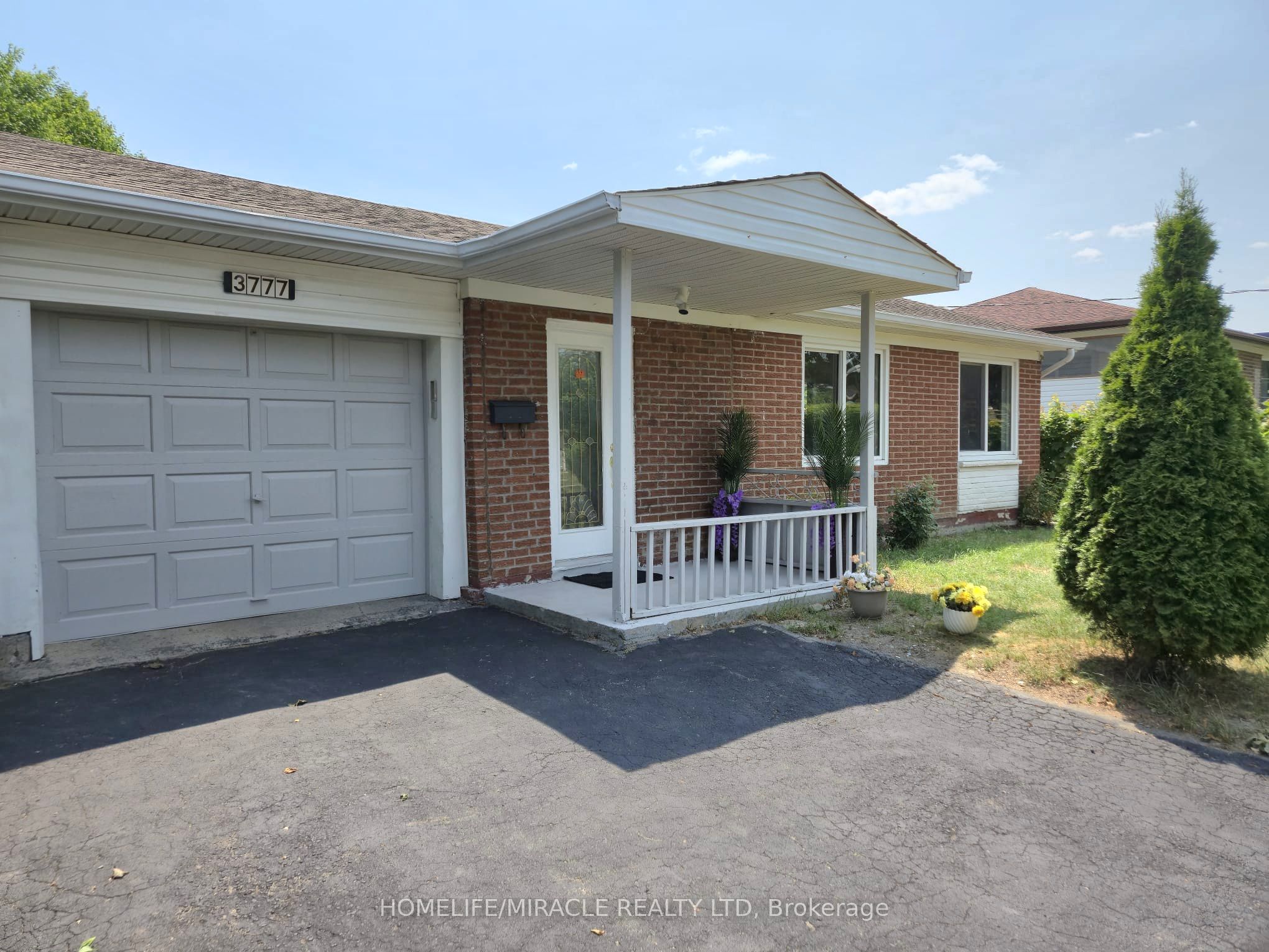3777 Woodruff Crescent Property Photo 2