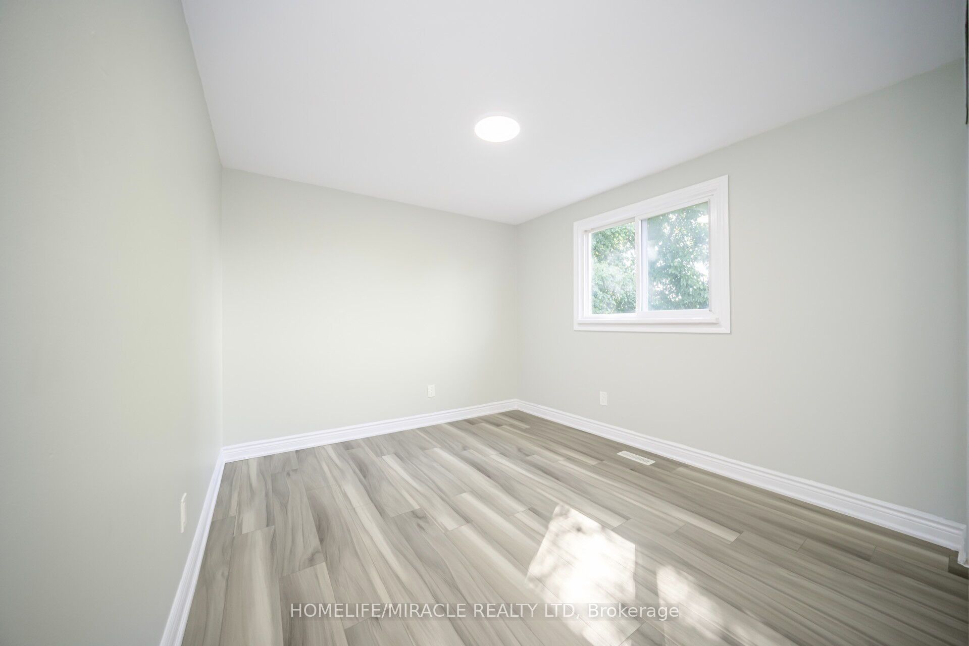 3777 Woodruff Crescent Property Photo 28