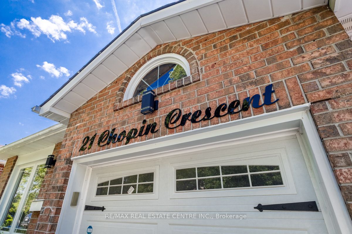 21 Chopin Crescent Property Photo 4