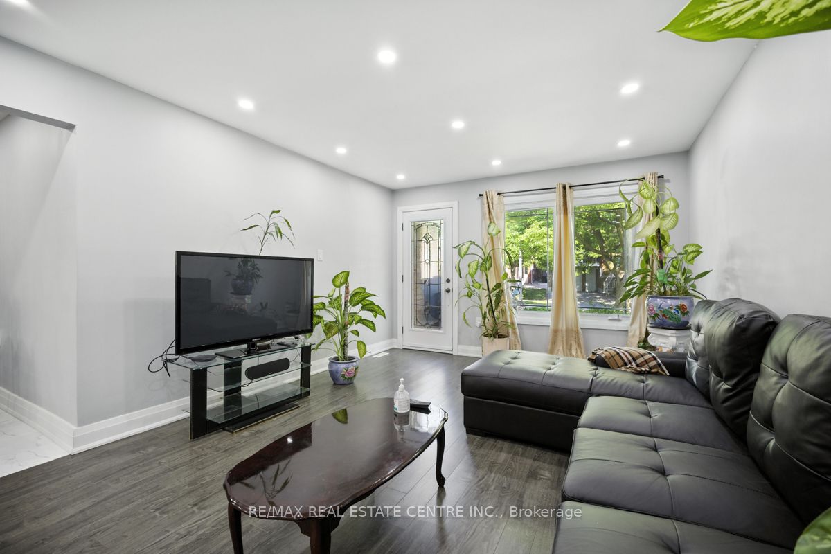 21 Chopin Crescent Property Photo 7