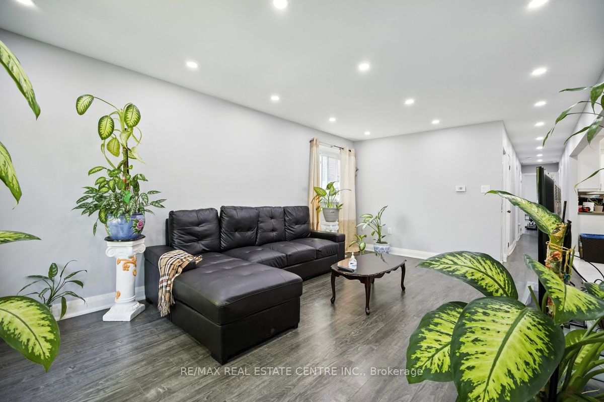 21 Chopin Crescent Property Photo 9