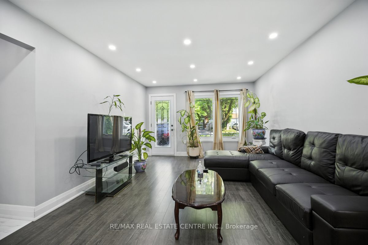 21 Chopin Crescent Property Photo 10