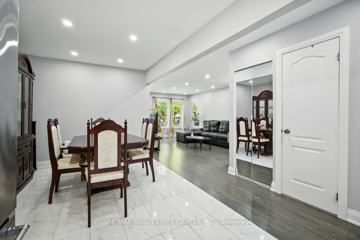 21 Chopin Crescent Property Photo 12
