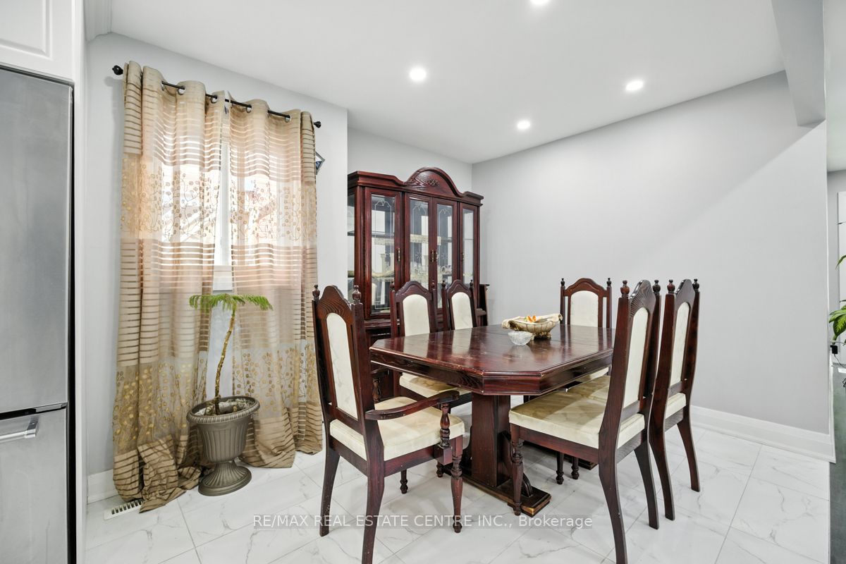 21 Chopin Crescent Property Photo 13