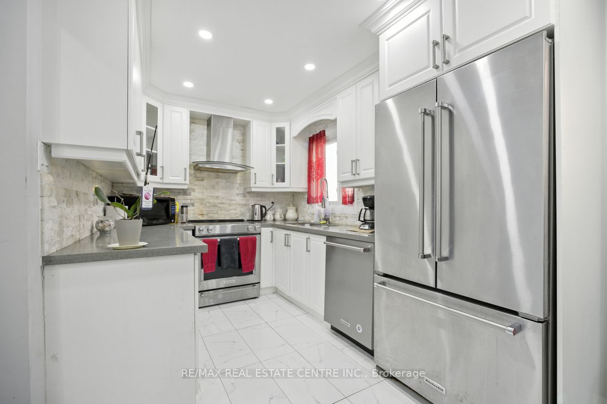 21 Chopin Crescent Property Photo 14