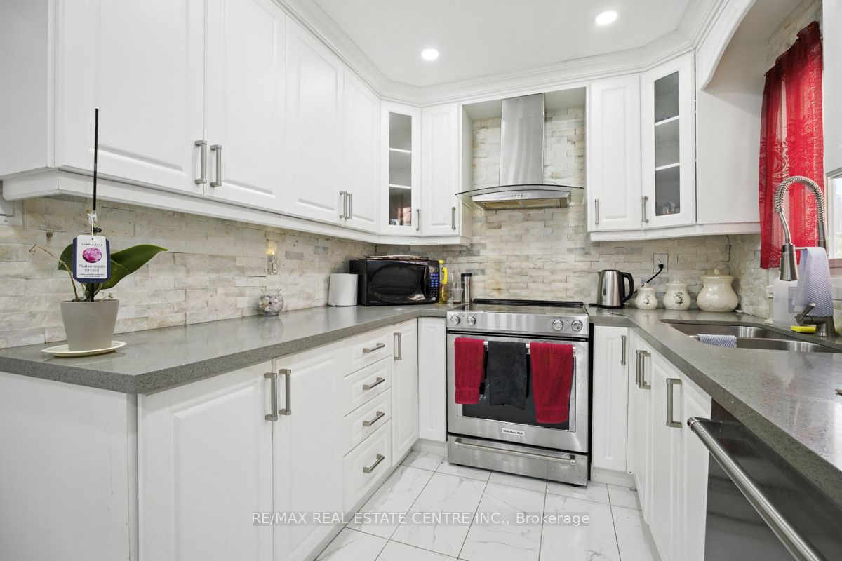 21 Chopin Crescent Property Photo 16