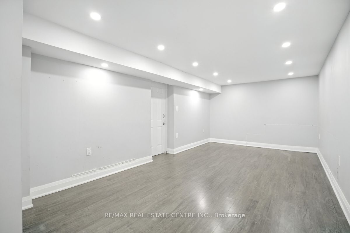 21 Chopin Crescent Property Photo 31