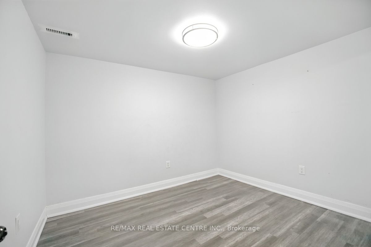 21 Chopin Crescent Property Photo 33