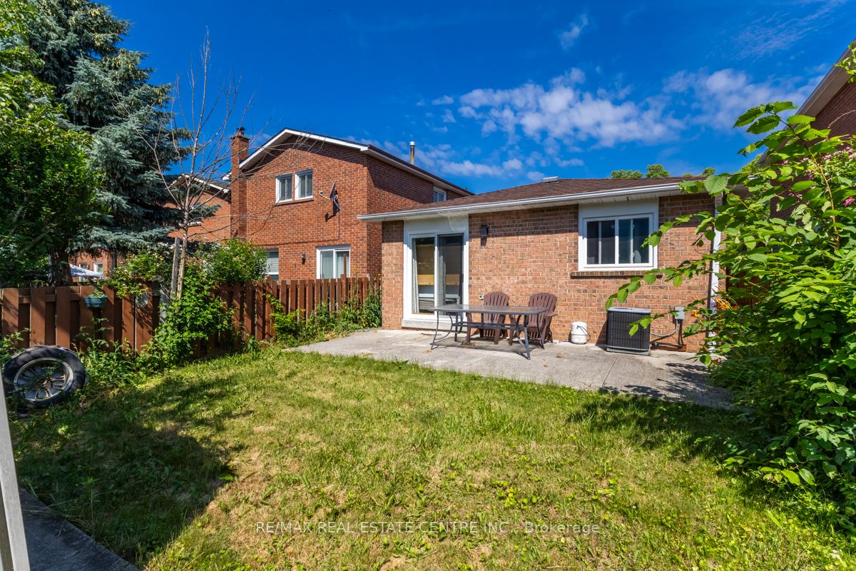 21 Chopin Crescent Property Photo 38