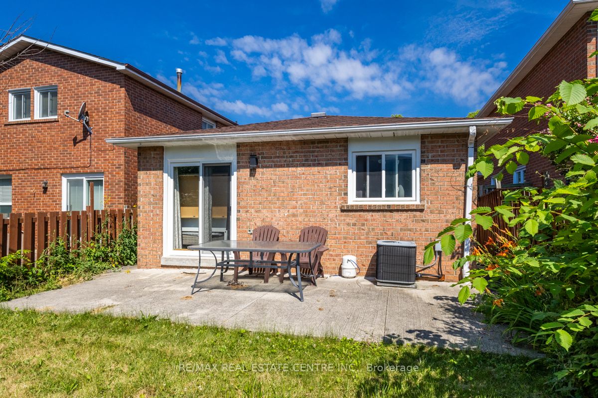 21 Chopin Crescent Property Photo 39