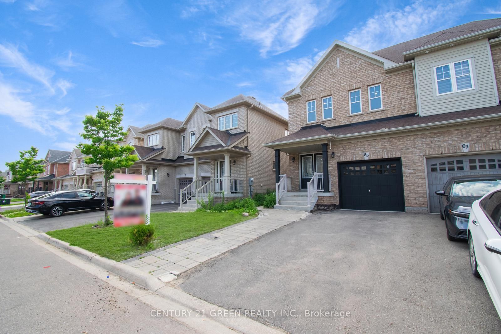 65 Yardley Crescent Property Photo 2