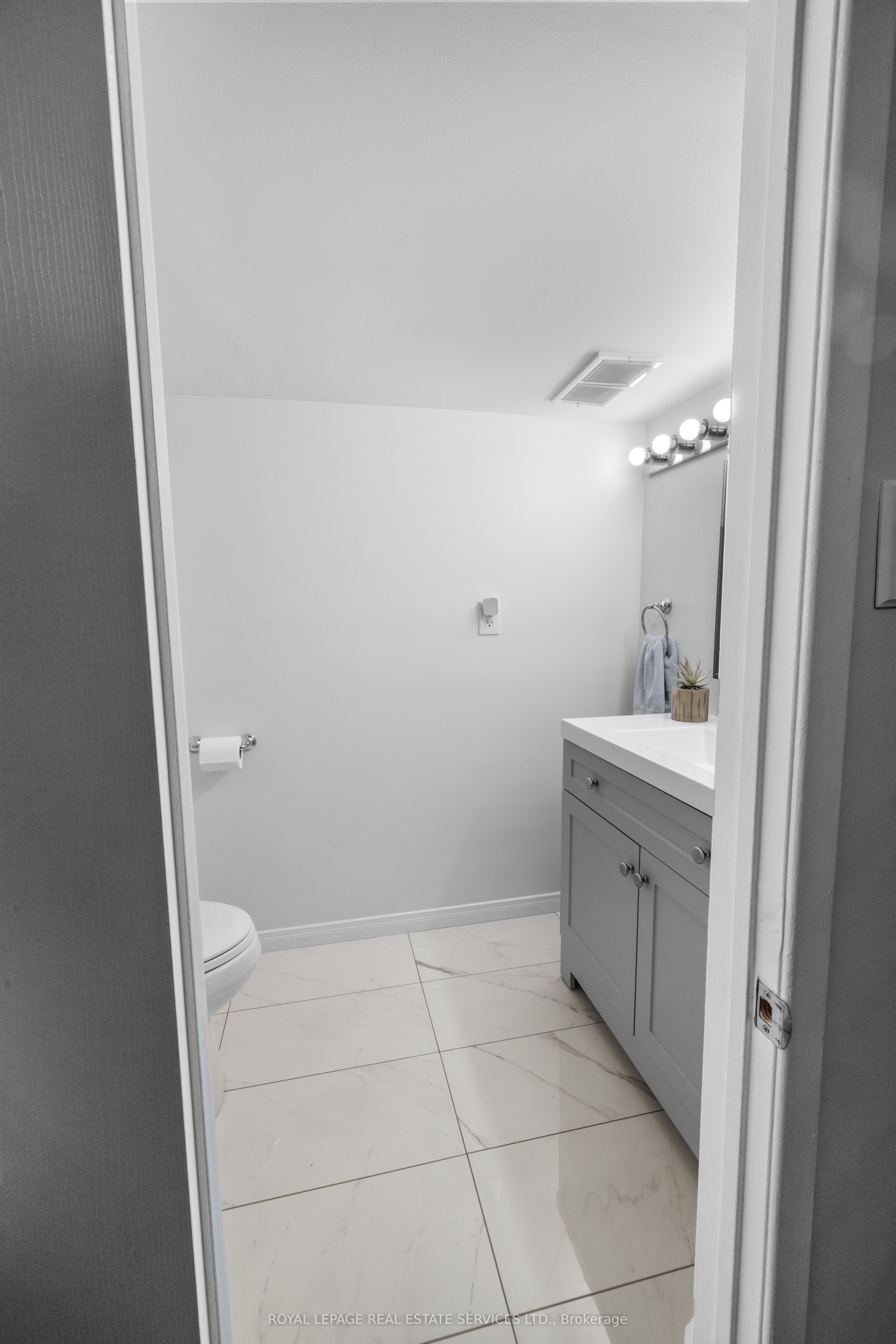 2120 Rathburn Road E 38 Property Photo 38