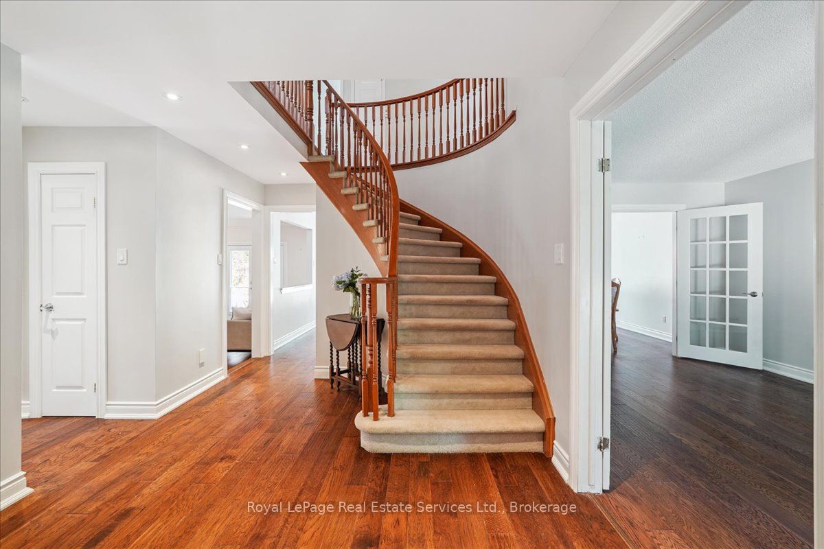 471 Deerhurst Drive Property Photo 5