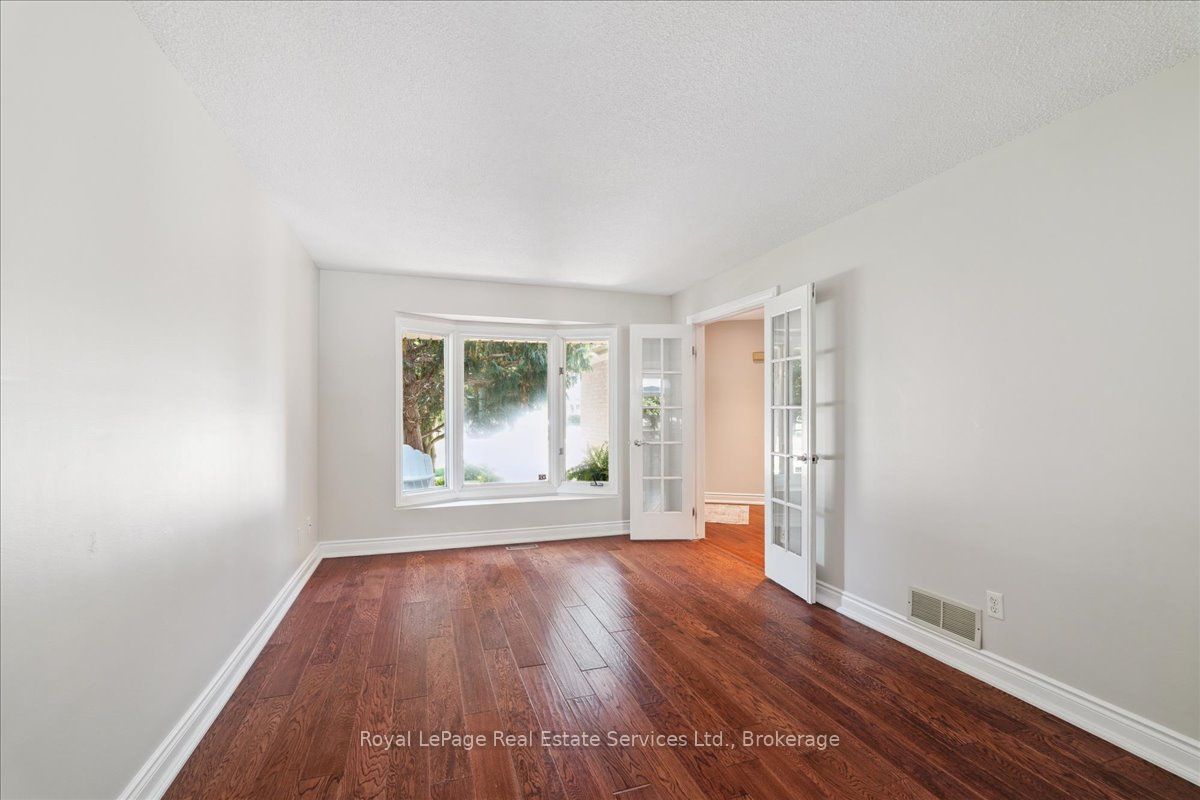 471 Deerhurst Drive Property Photo 7