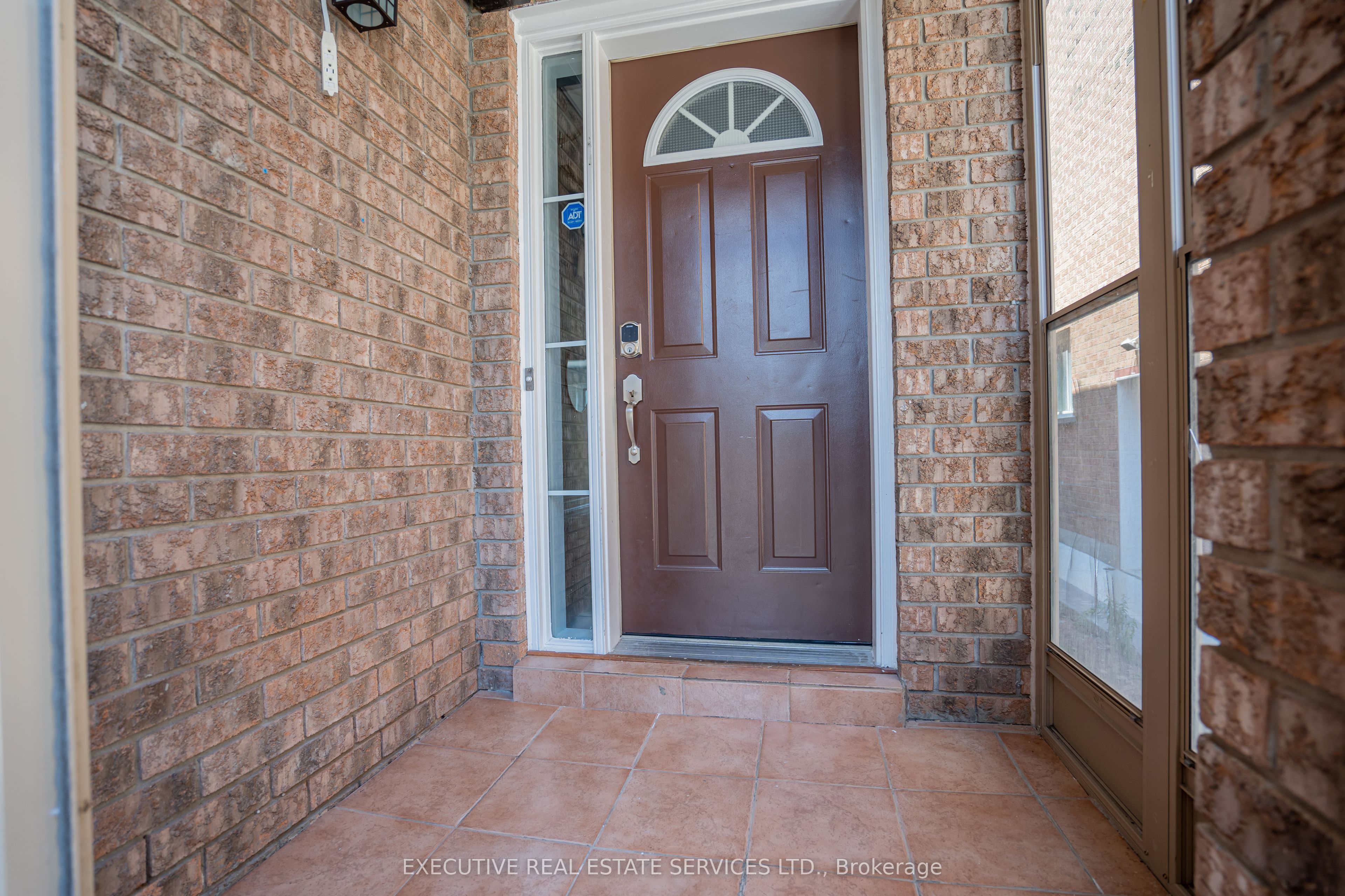 5880 Chorley Pl Property Photo 4