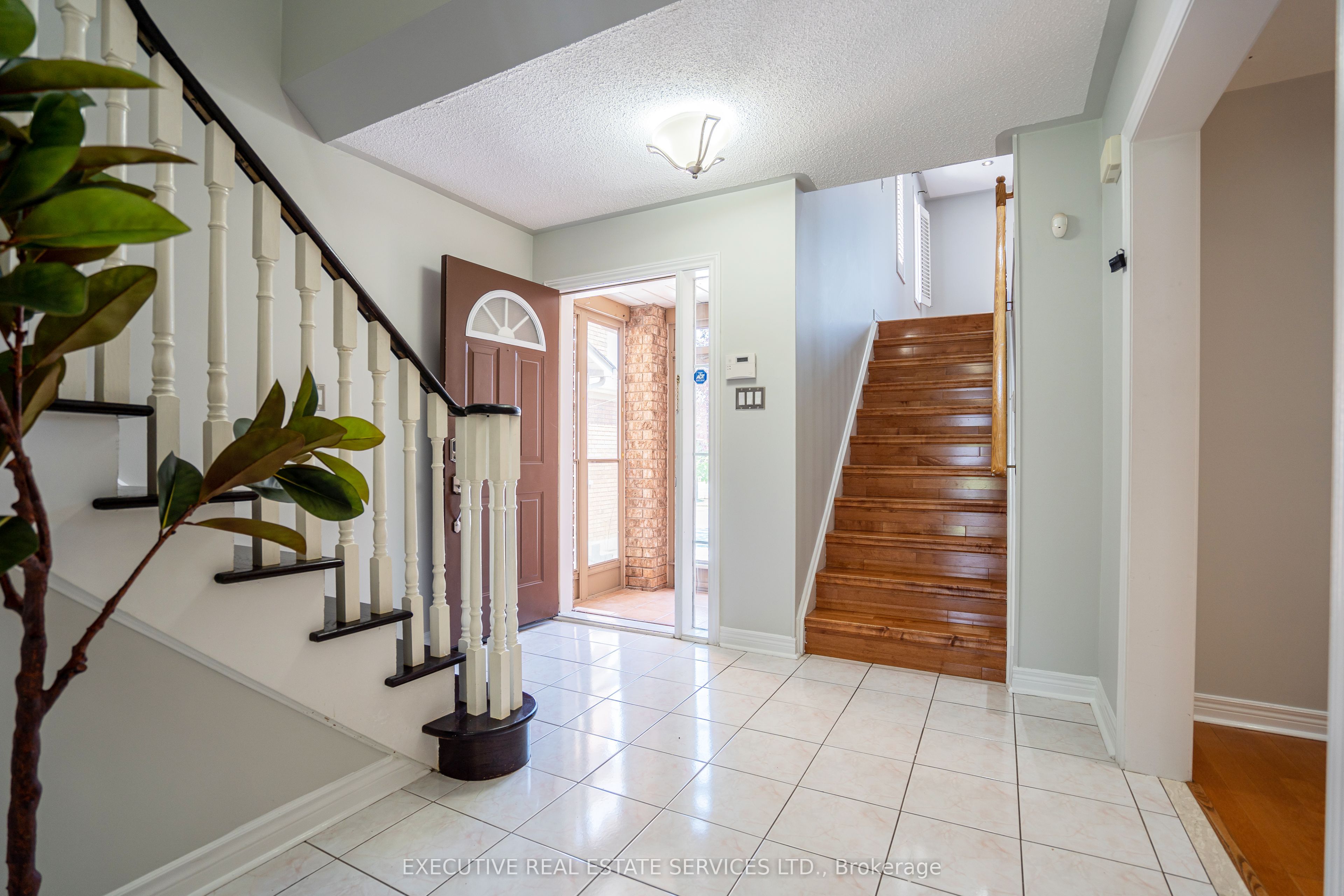 5880 Chorley Pl Property Photo 5