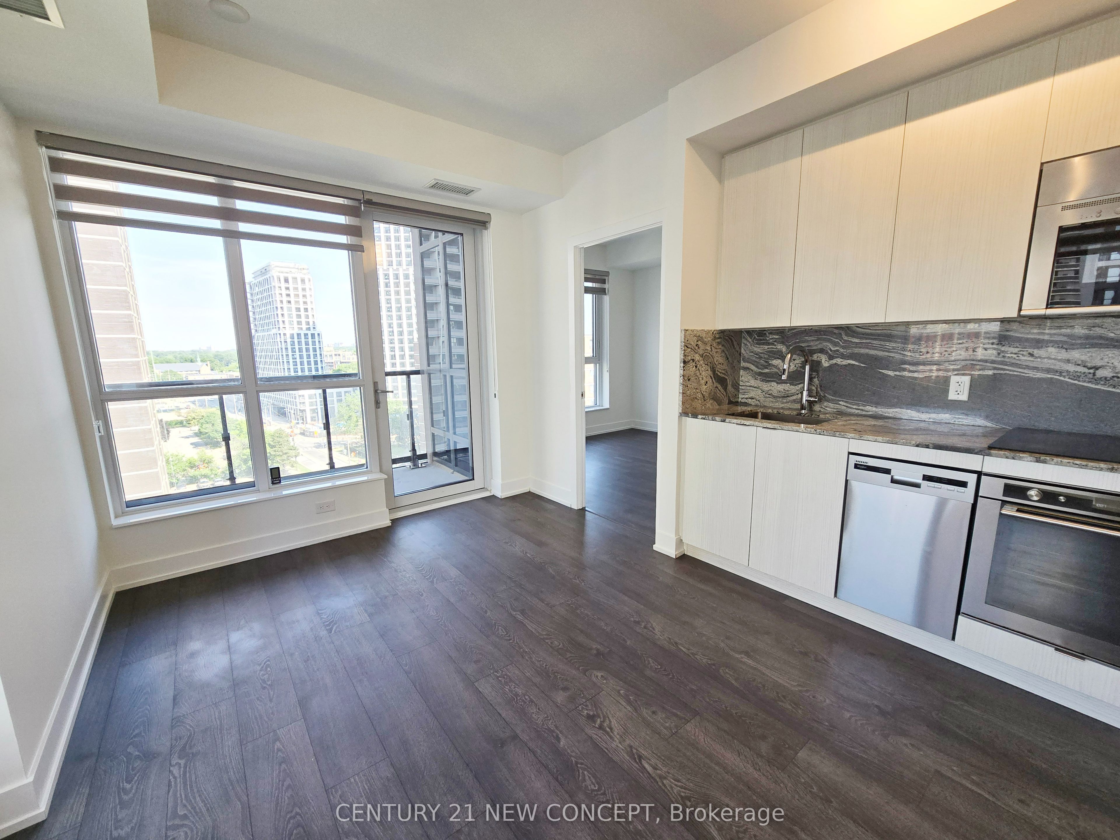 #1033 - 5 Mabelle Avenue Property Photo 4