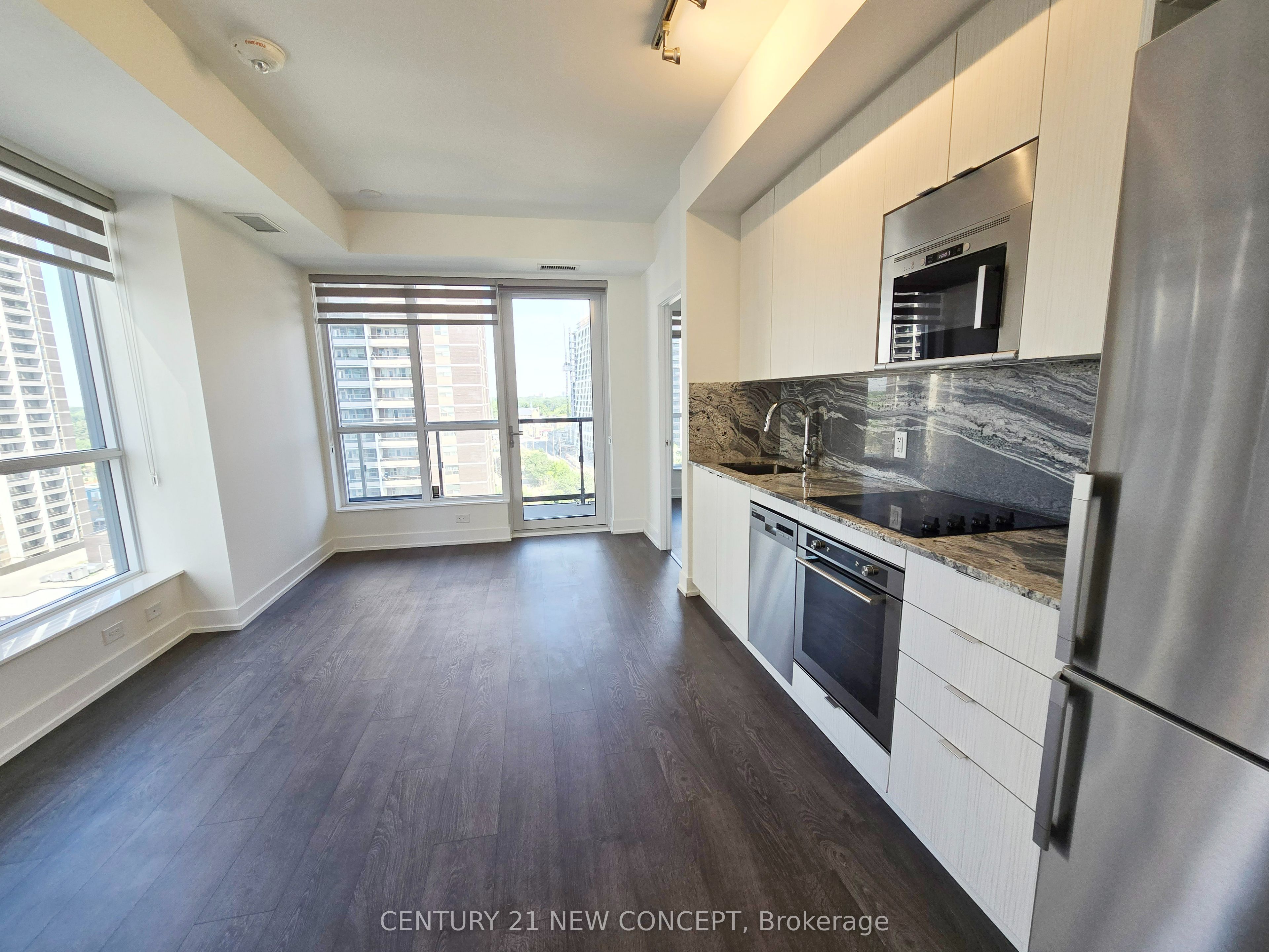 #1033 - 5 Mabelle Avenue Property Photo 5