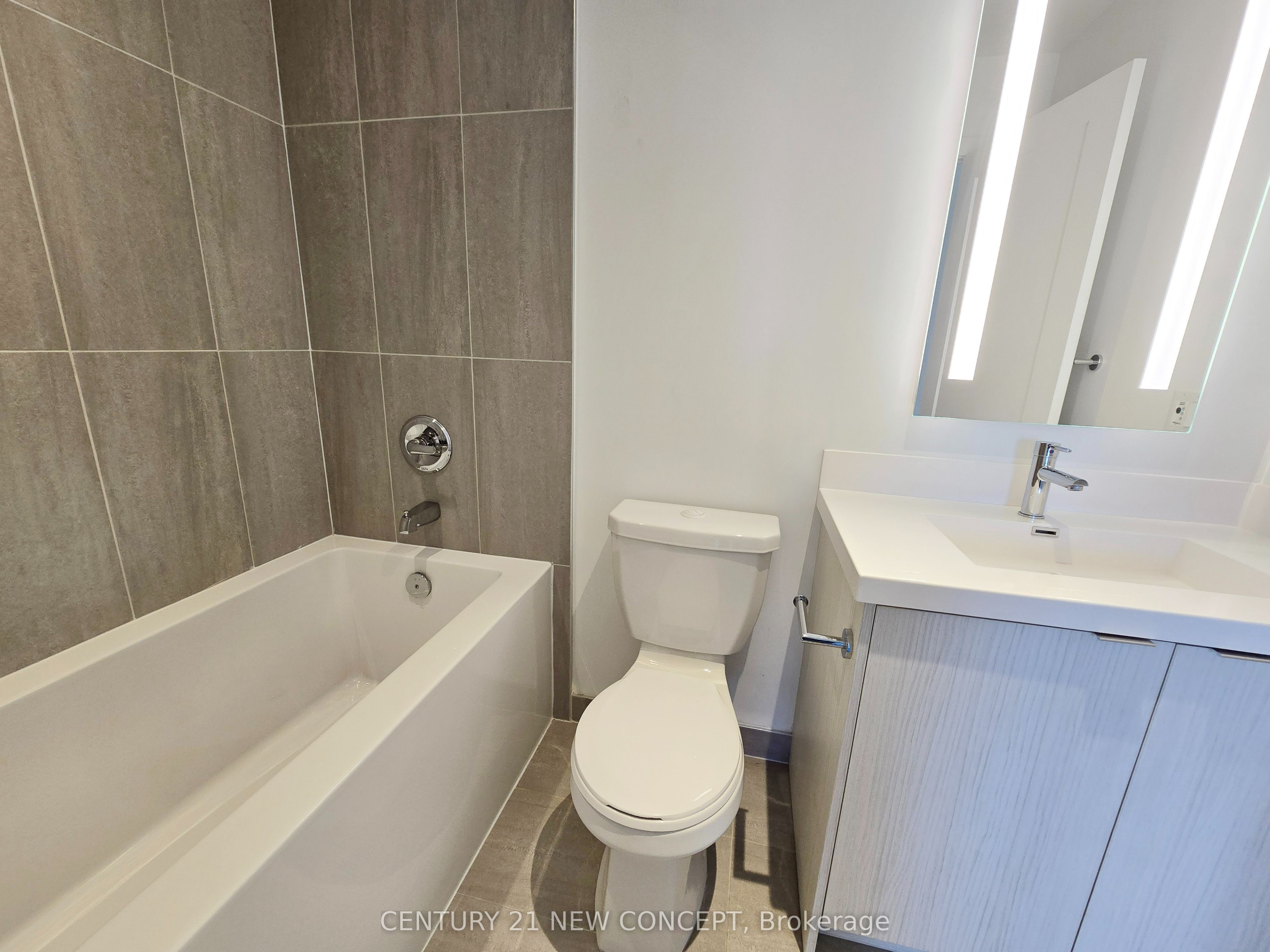 #1033 - 5 Mabelle Avenue Property Photo 8