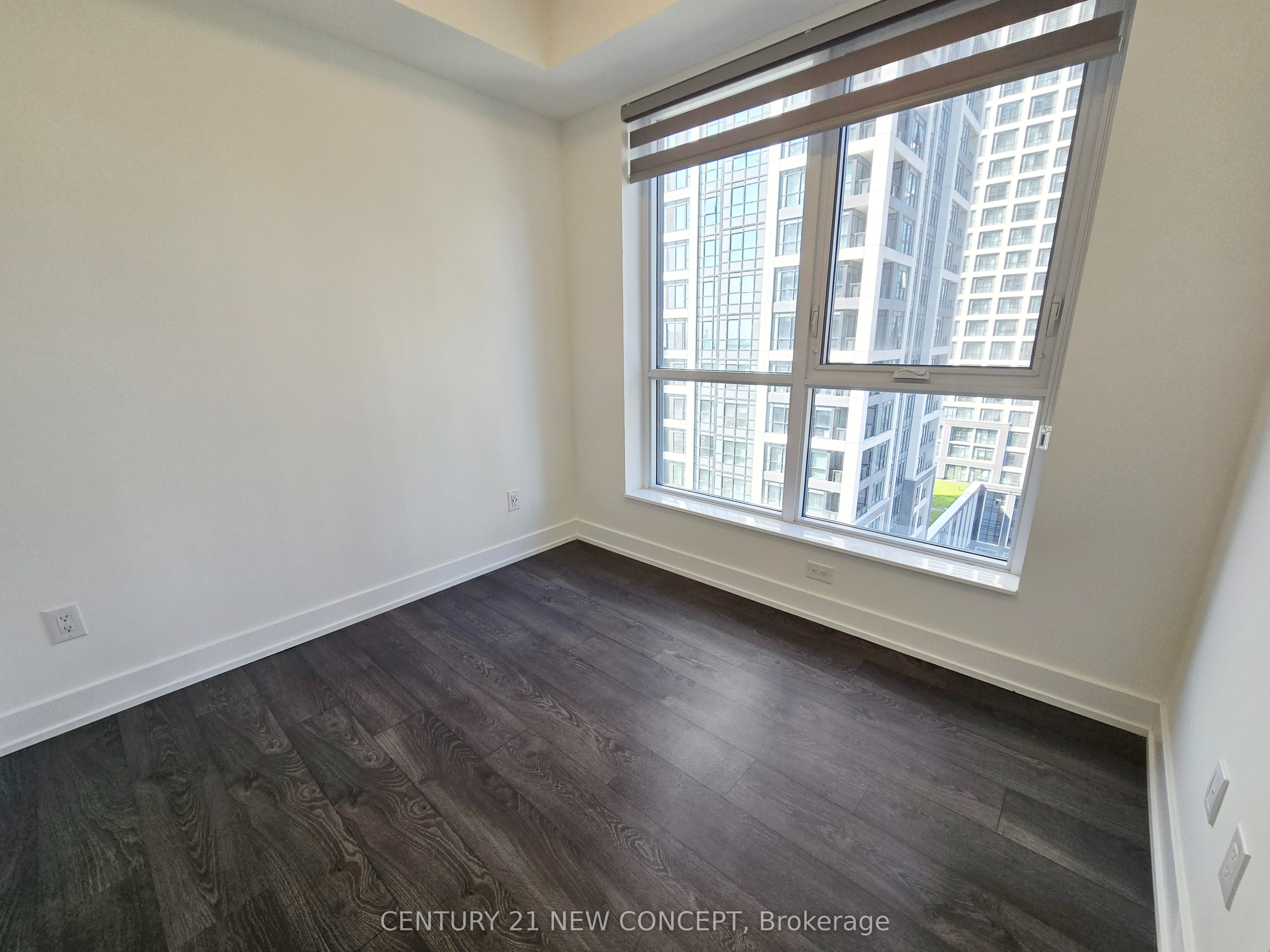 #1033 - 5 Mabelle Avenue Property Photo 10