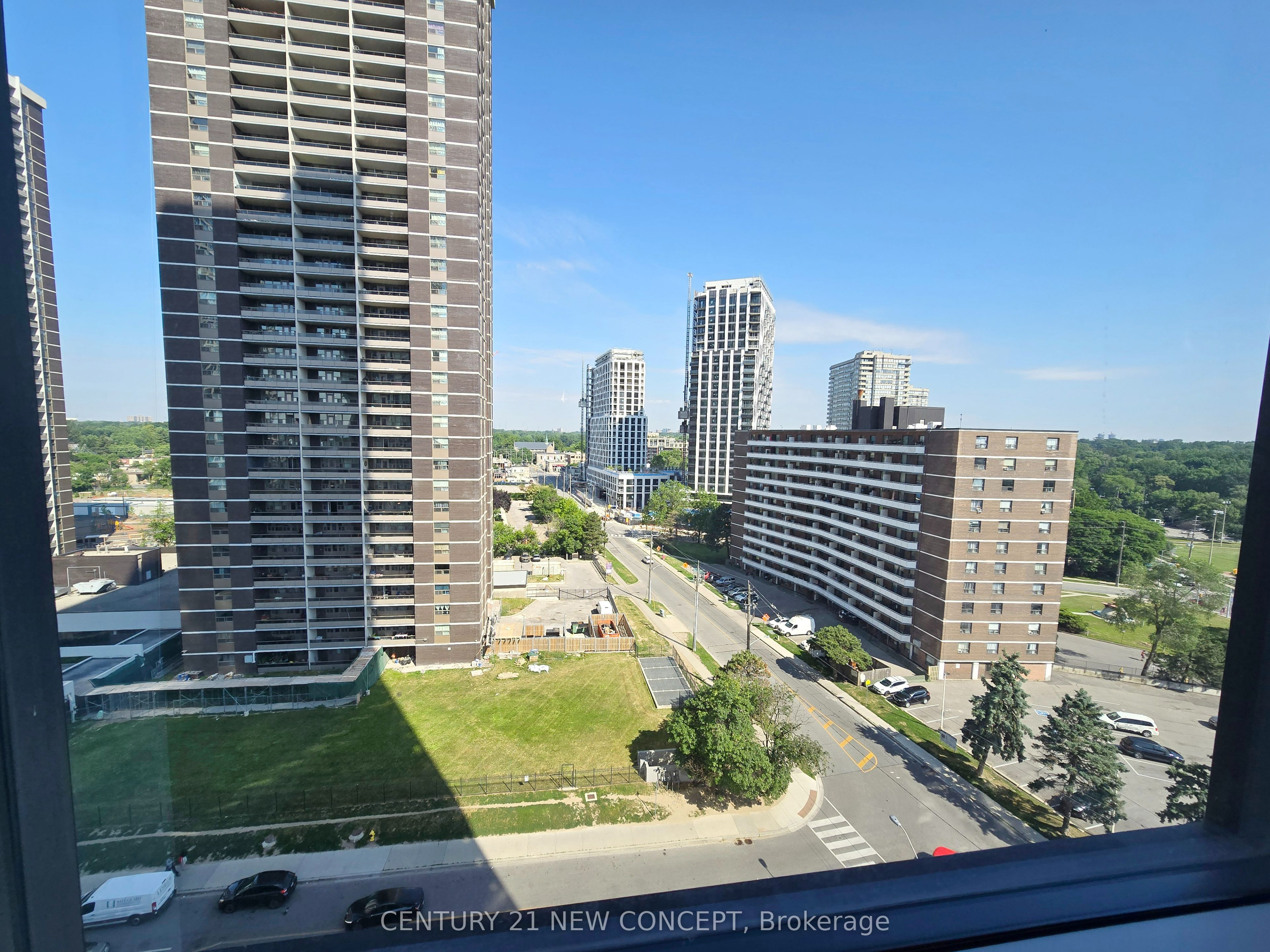 #1033 - 5 Mabelle Avenue Property Photo 13