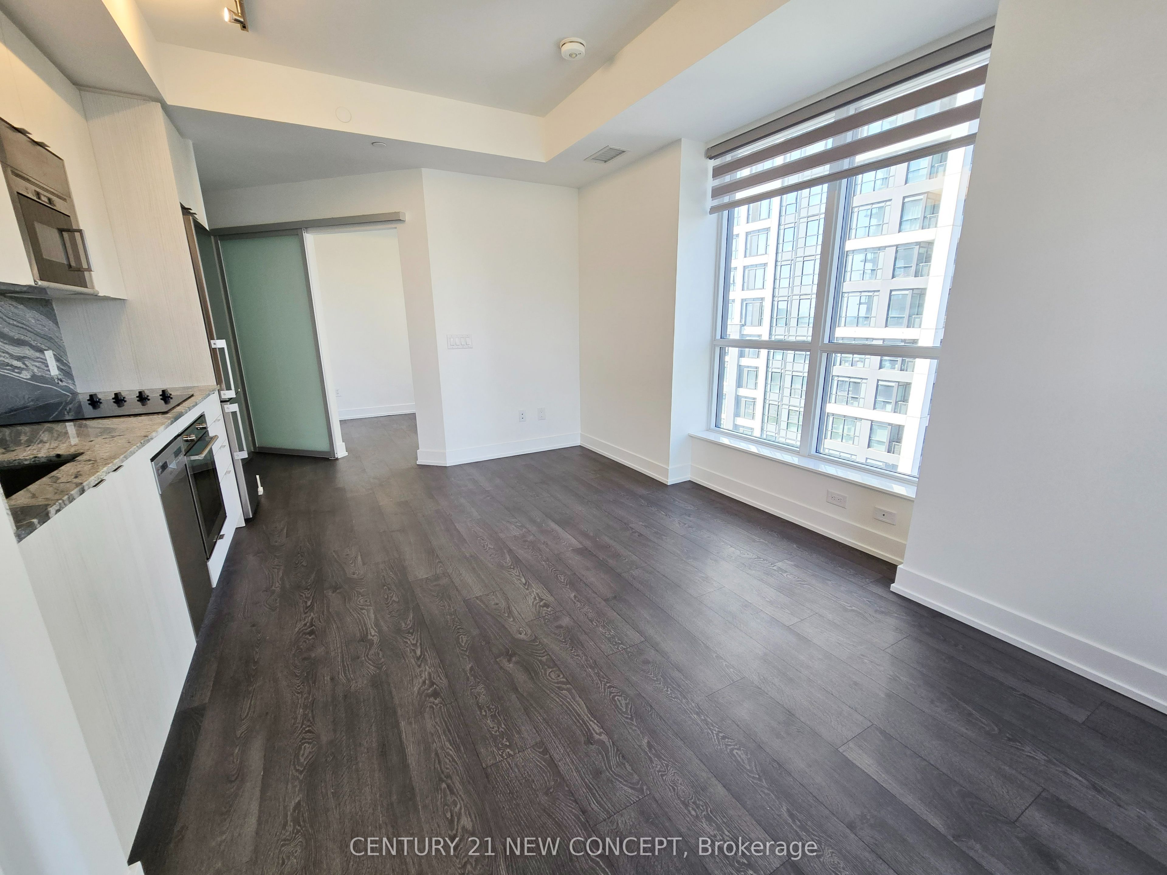 #1033 - 5 Mabelle Avenue Property Photo 14