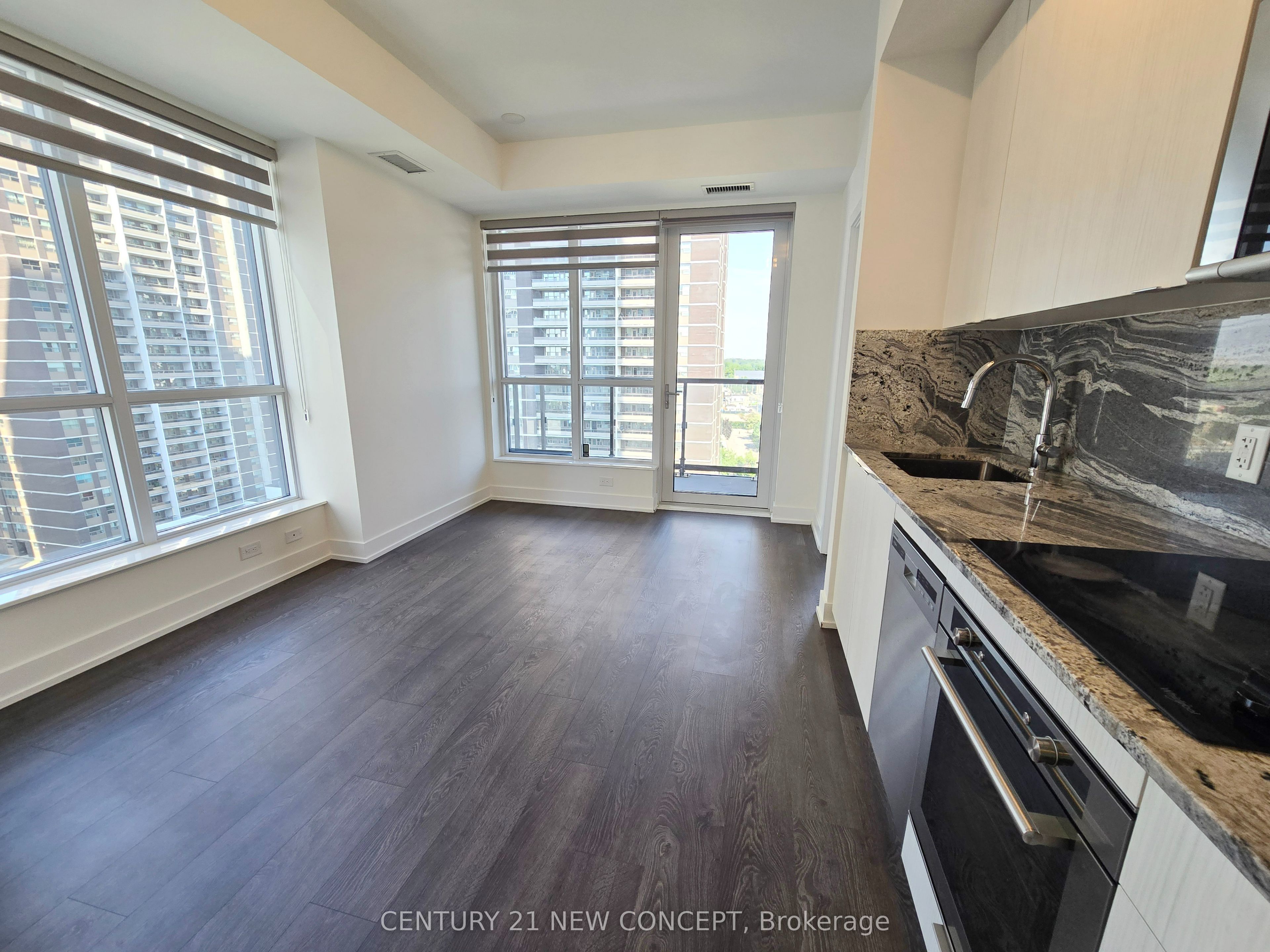 #1033 - 5 Mabelle Avenue Property Photo 15