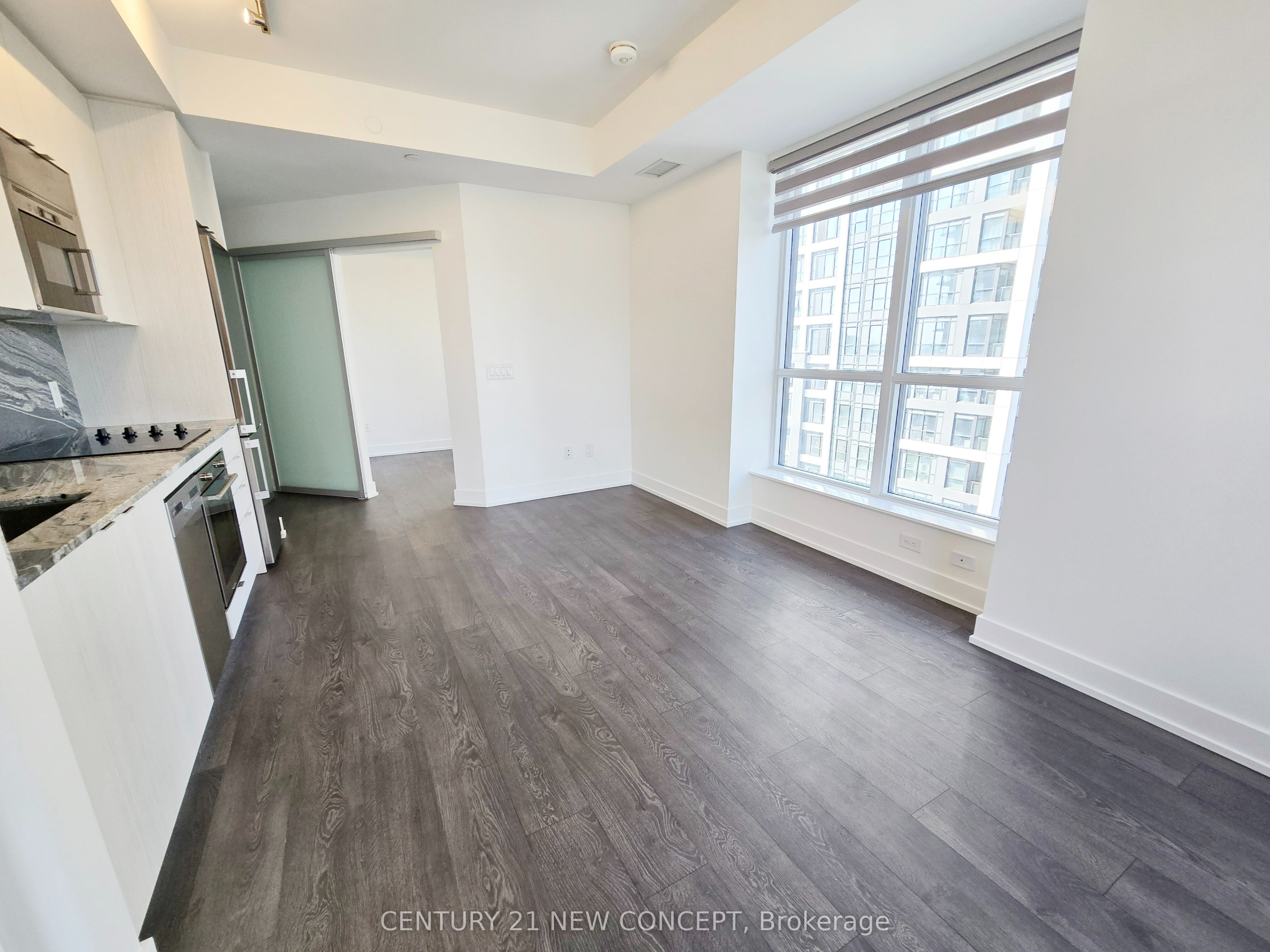 #1033 - 5 Mabelle Avenue Property Photo 16