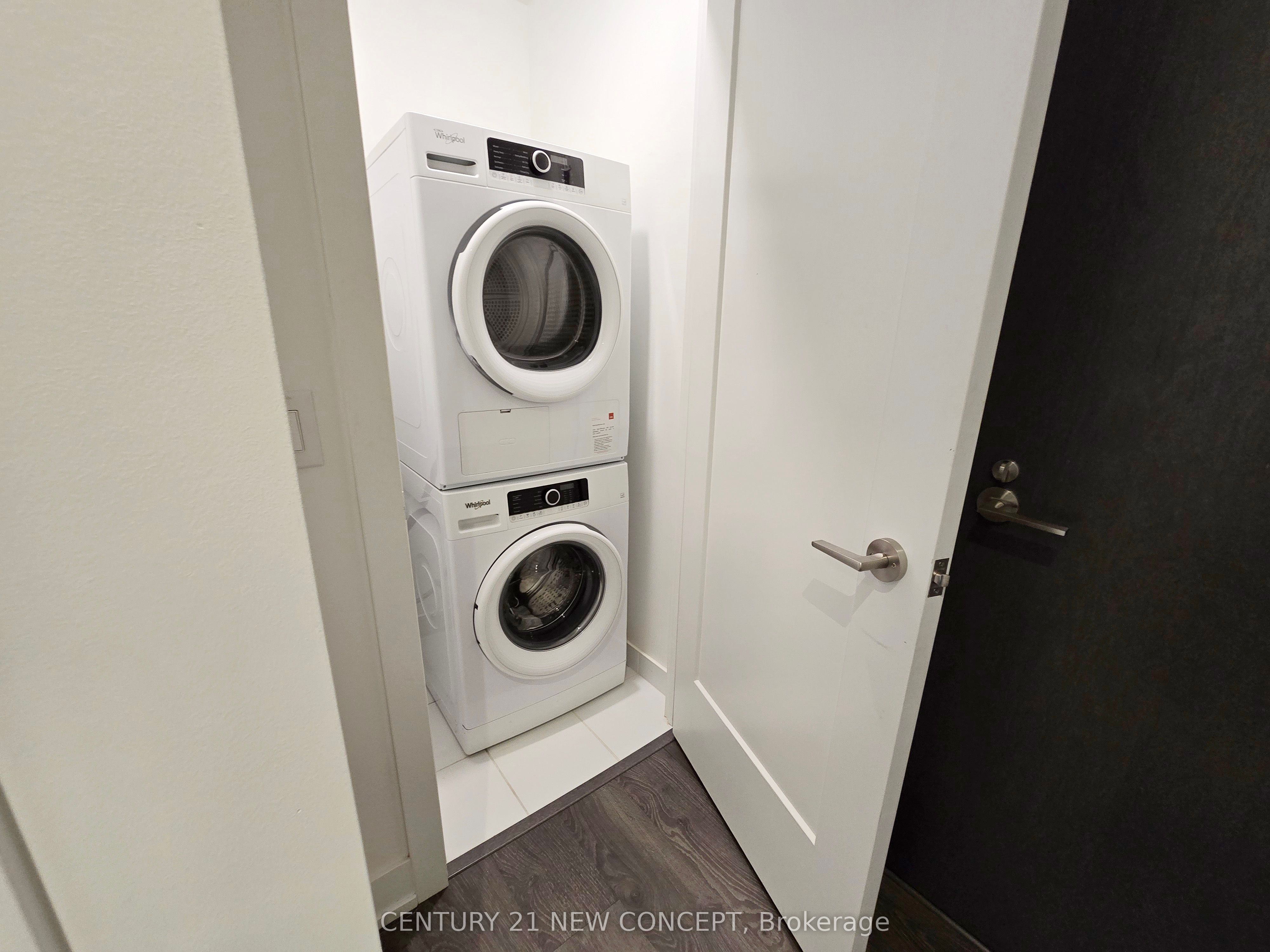 #1033 - 5 Mabelle Avenue Property Photo 17