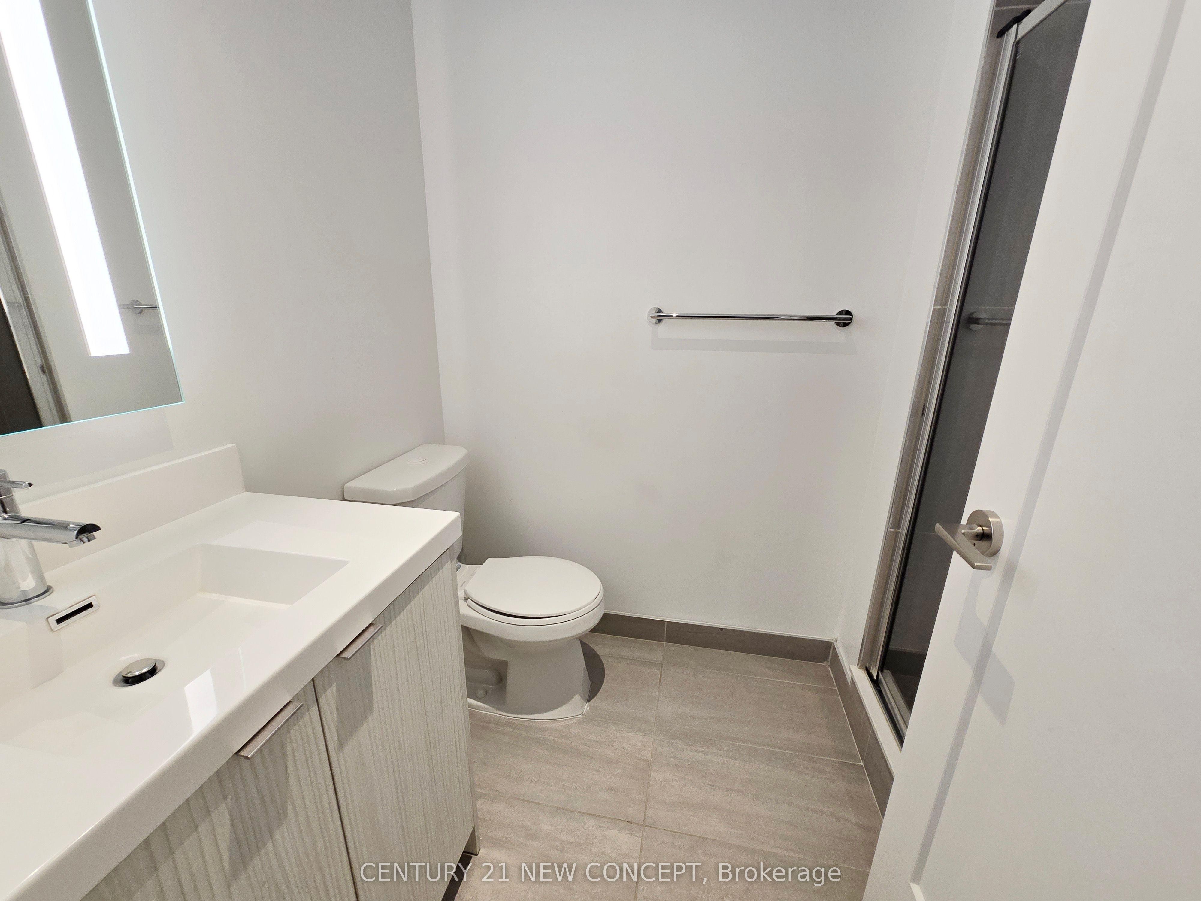 #1033 - 5 Mabelle Avenue Property Photo 18