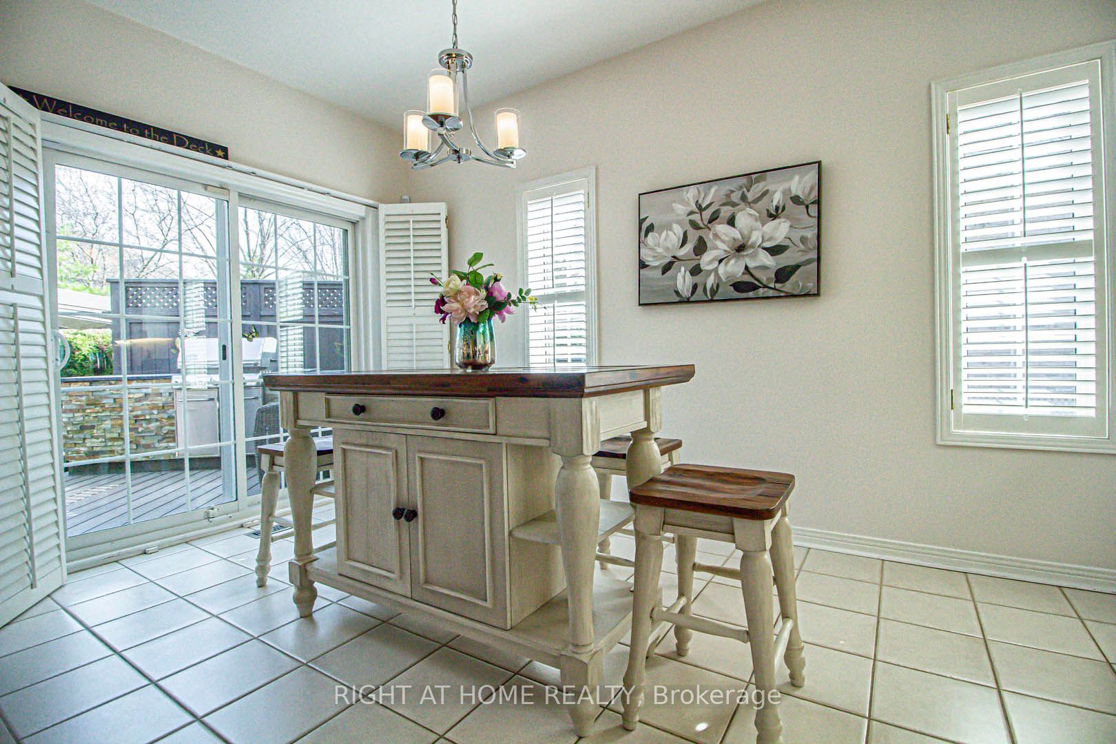 2156 Country Club Dr Property Photo 11