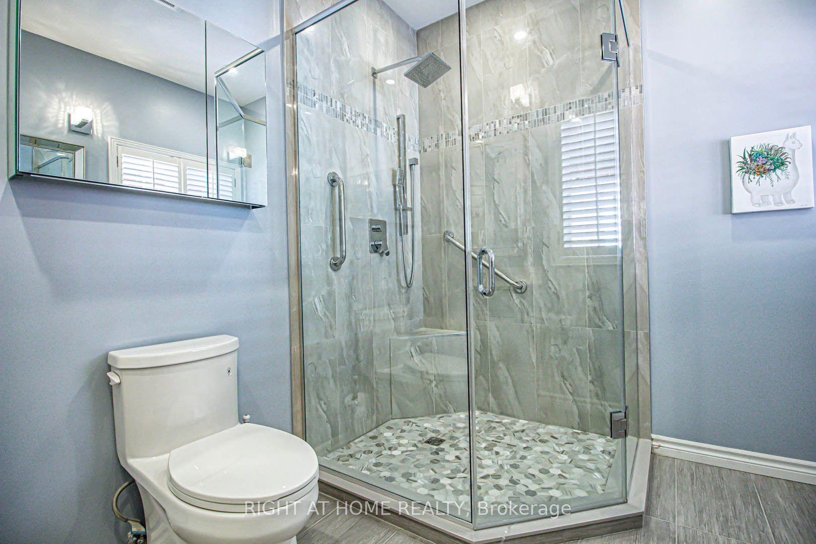 2156 Country Club Dr Property Photo 15