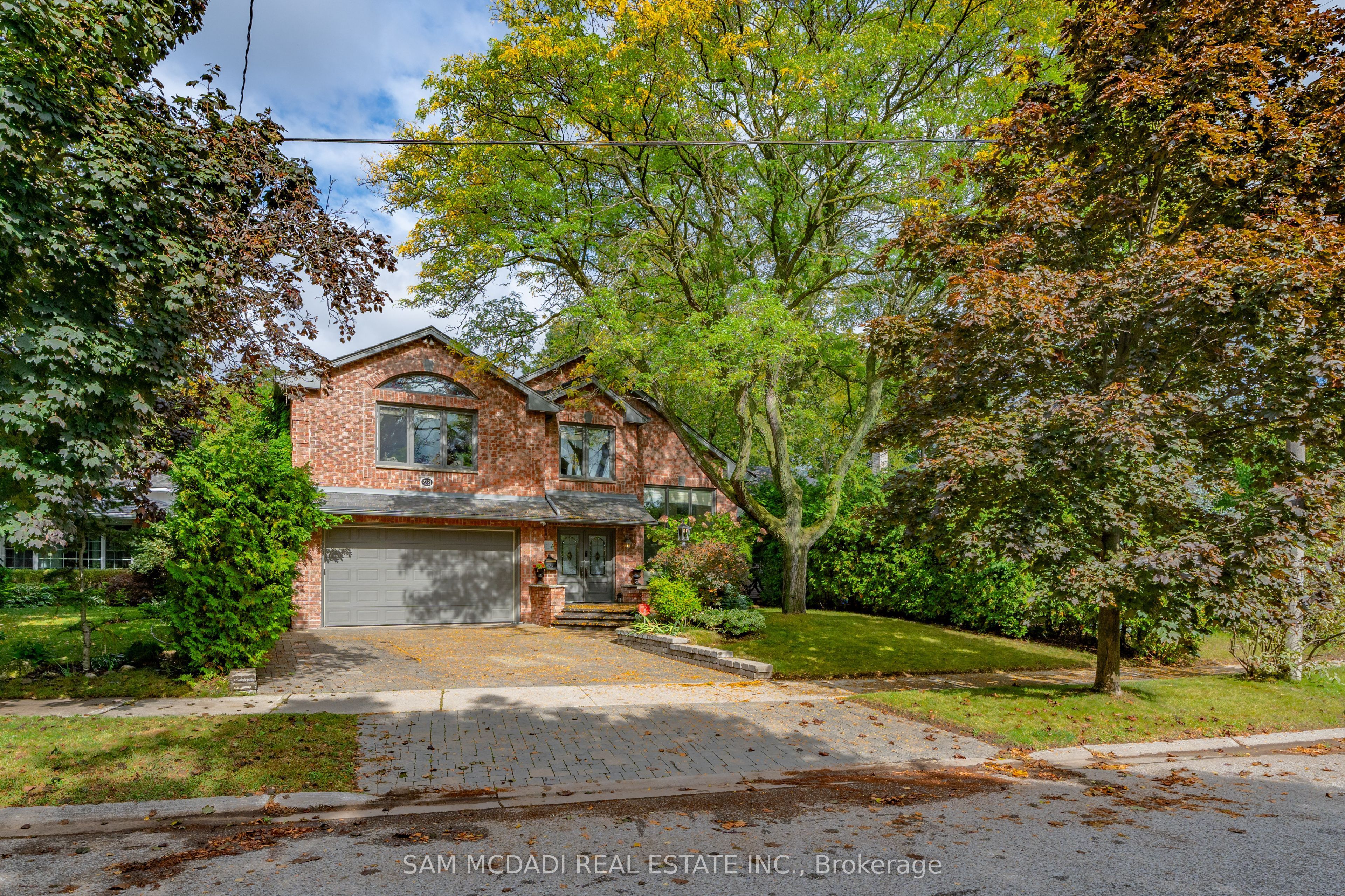 2221 Greenhurst Ave Property Photo 1